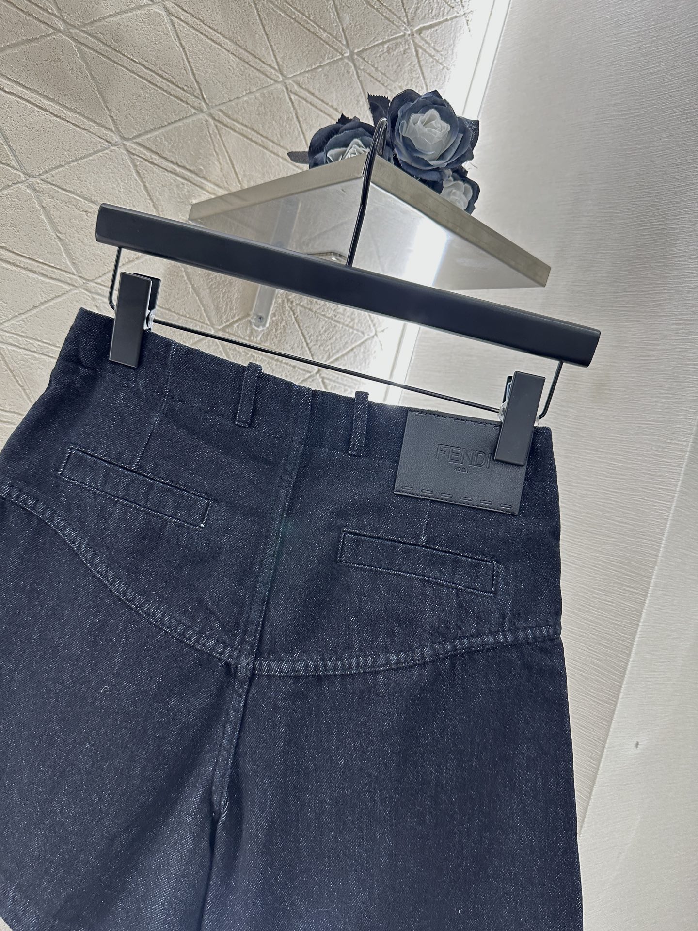 ♥Fend*♥2025新品上架
 复古牛仔夹克裙裤套装
定制YB斜纹棉牛仔材质 舒适柔软 透气好穿 水洗