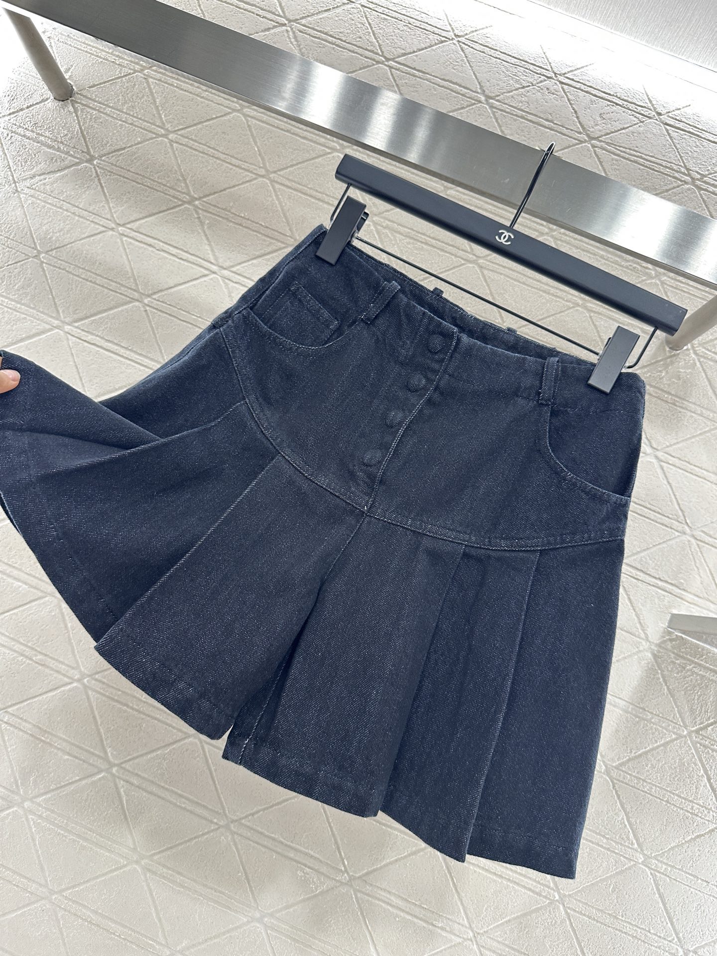 ♥Fend*♥2025新品上架
 复古牛仔夹克裙裤套装
定制YB斜纹棉牛仔材质 舒适柔软 透气好穿 水洗