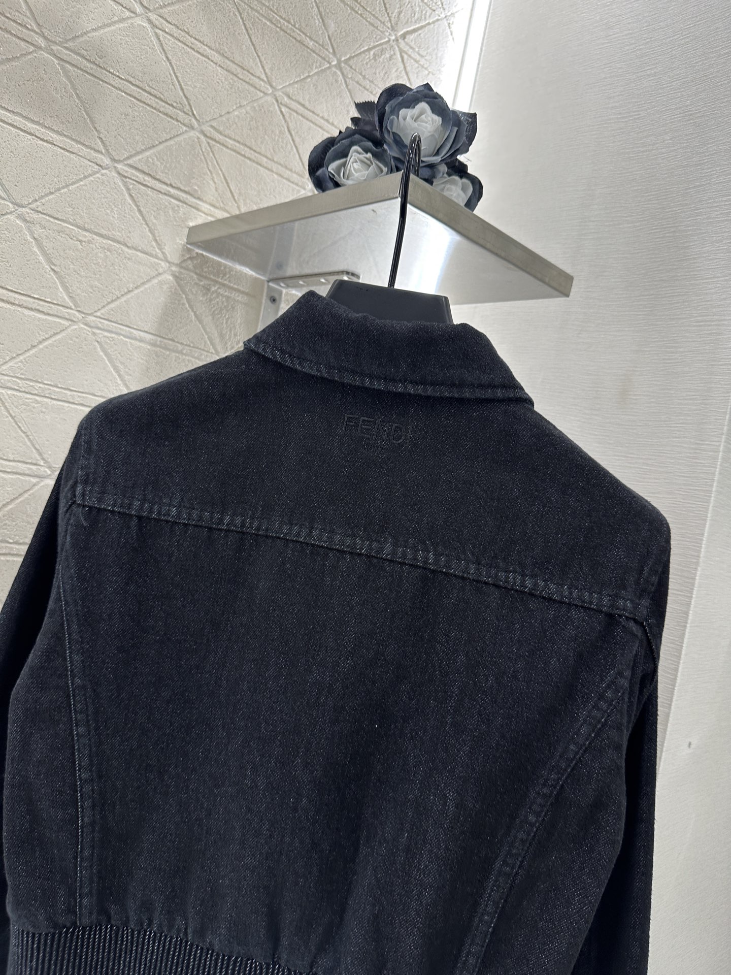 ♥Fend*♥2025新品上架
 复古牛仔夹克长裤套装
定制YB斜纹棉牛仔材质 舒适柔软 透气好穿 水洗