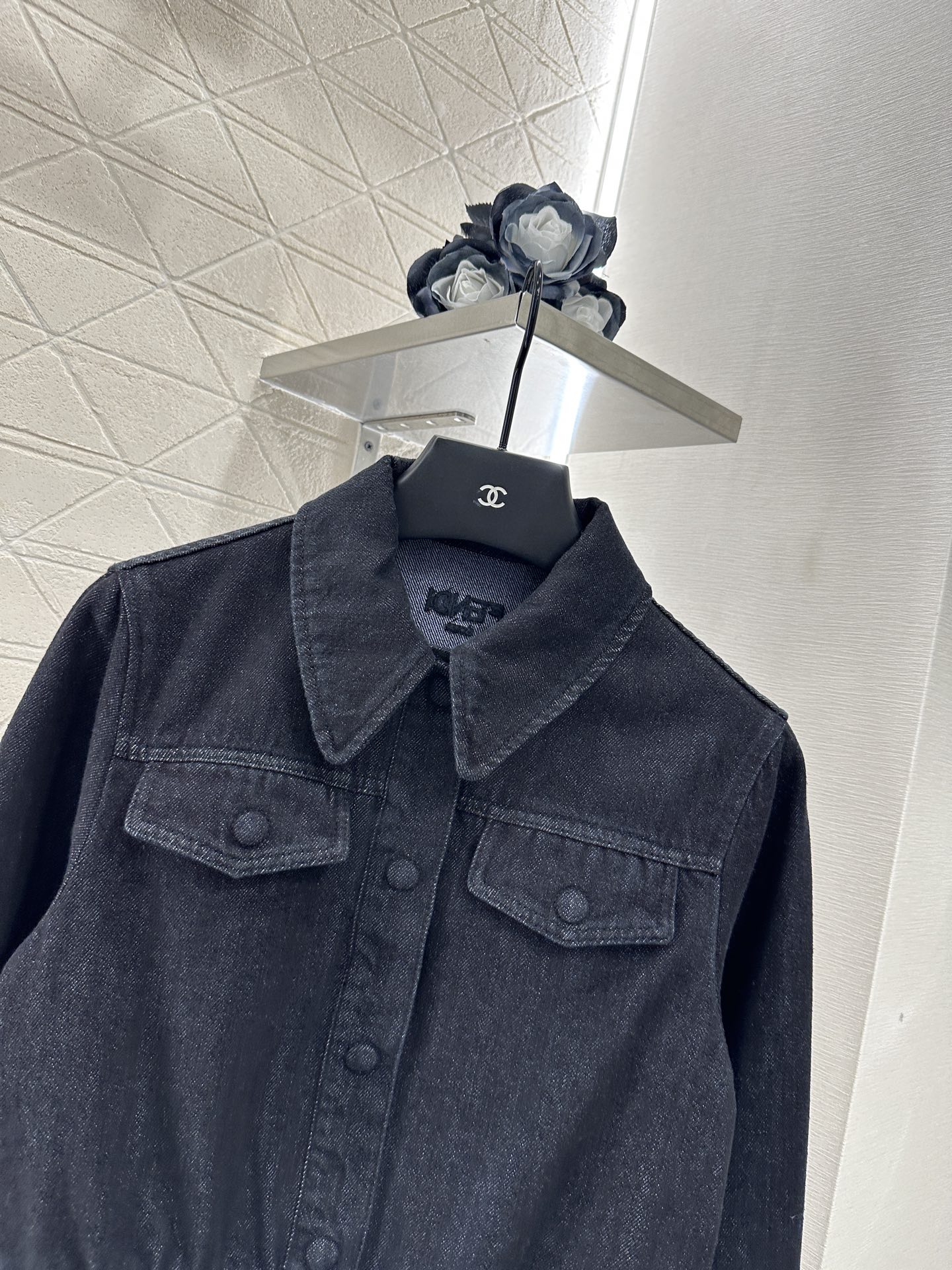 ♥Fend*♥2025新品上架
 复古牛仔夹克长裤套装
定制YB斜纹棉牛仔材质 舒适柔软 透气好穿 水洗