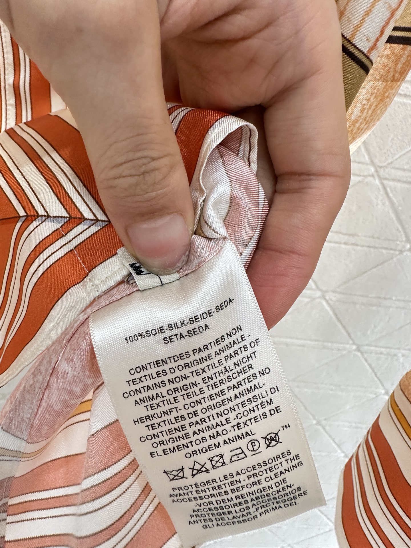 Luxurious Silk Shirt: Herme* 2025 New Product Review - 图片 9