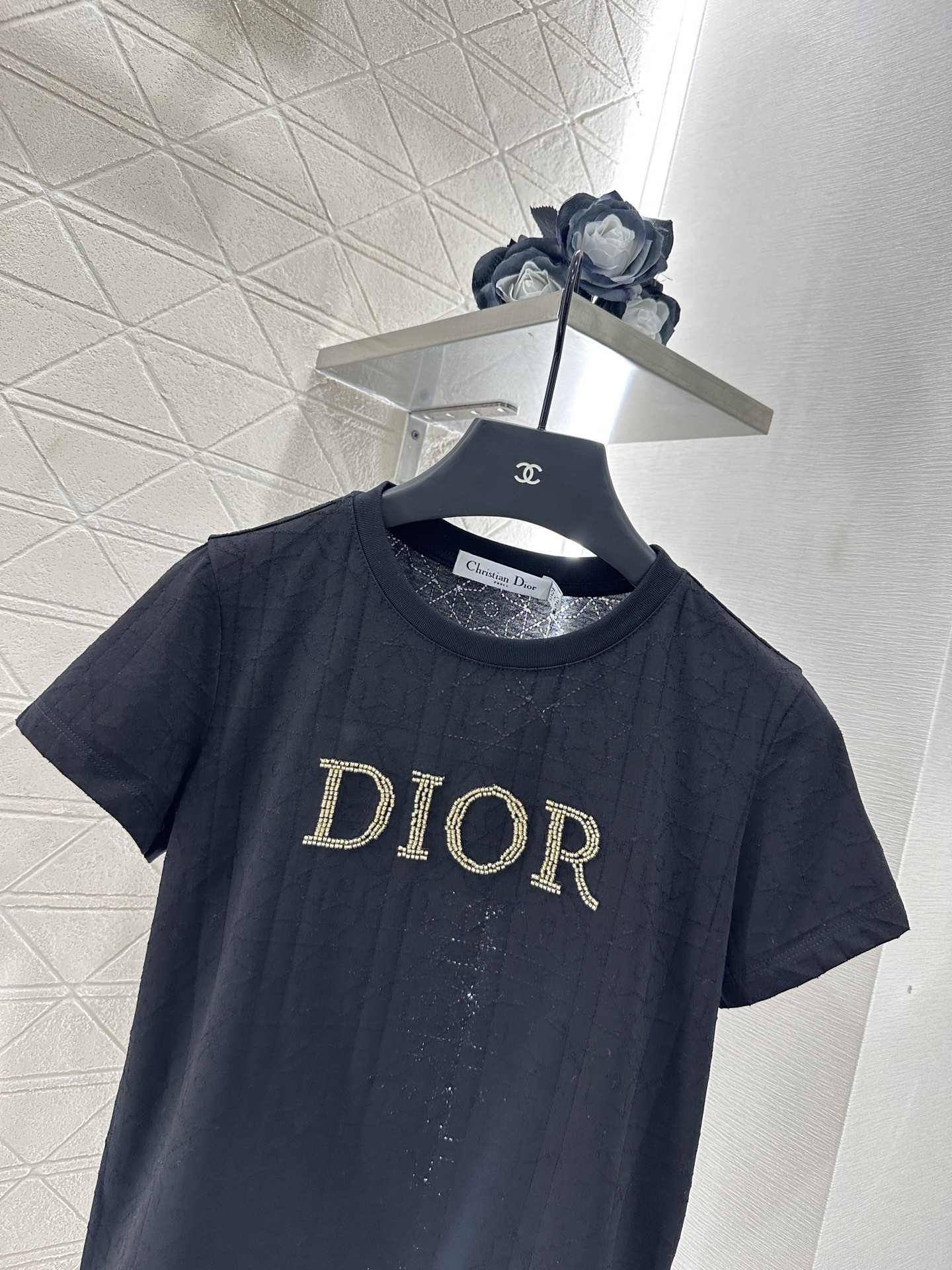 ♥Dio*♥2025新品上架
   菱格钉珠𝑇𝑒𝑒
定制YB斜纹全棉材质 透气舒适 质感十足 修身短袖T