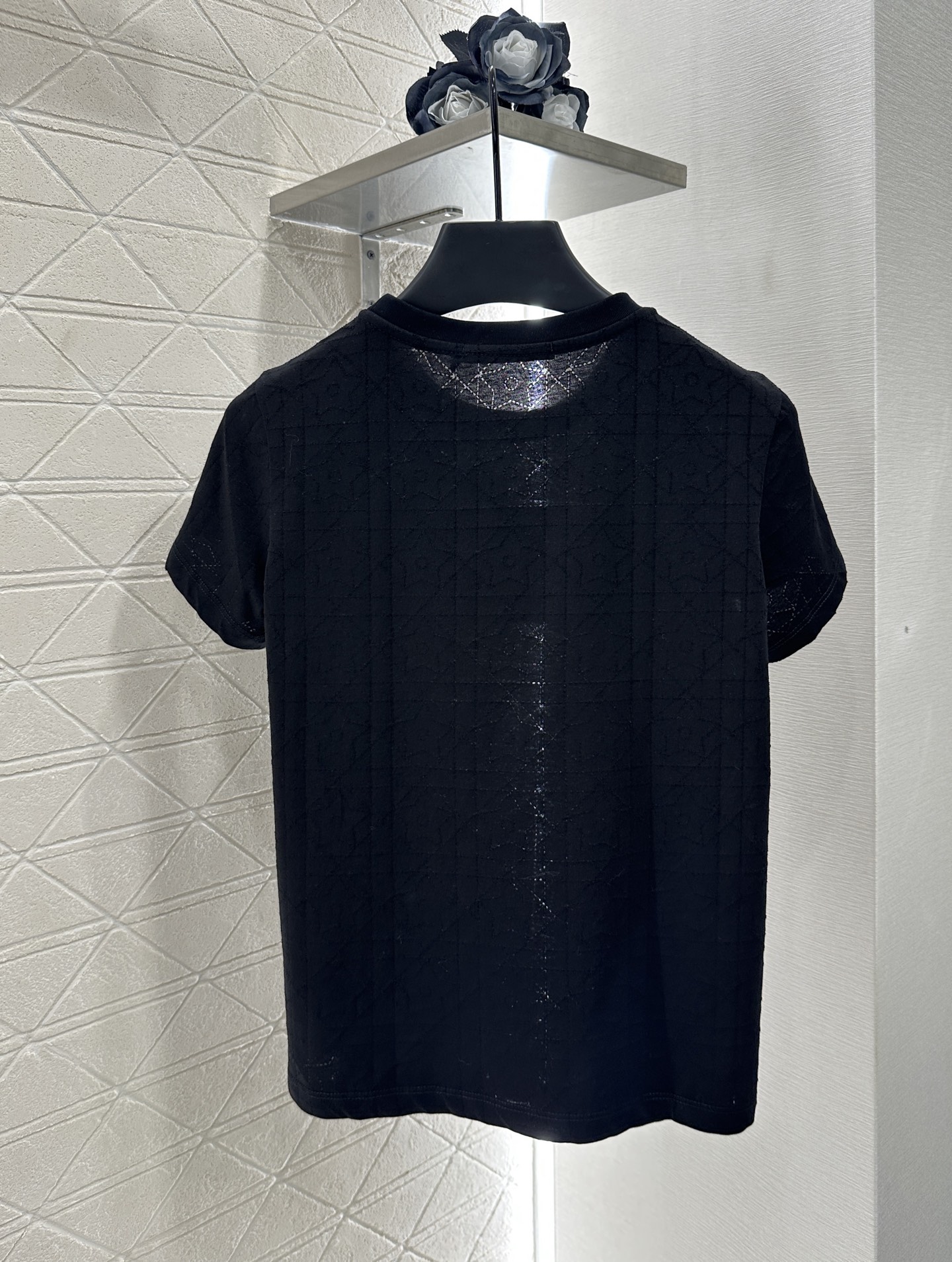 ♥Dio*♥2025新品上架
   菱格钉珠𝑇𝑒𝑒
定制YB斜纹全棉材质 透气舒适 质感十足 修身短袖T