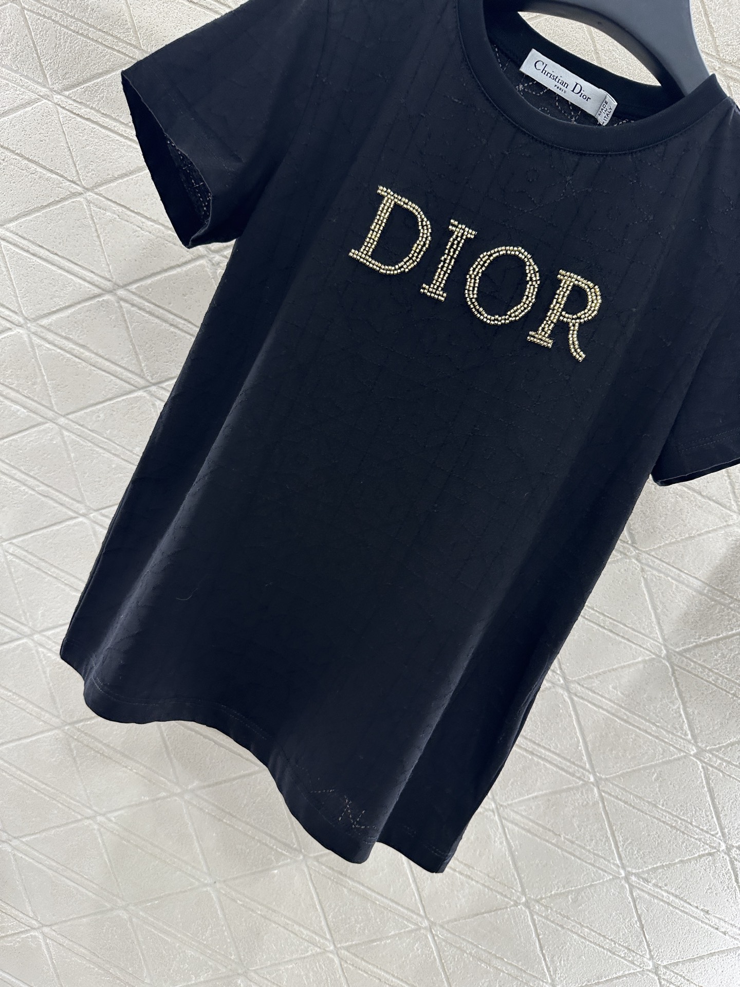 ♥Dio*♥2025新品上架
   菱格钉珠𝑇𝑒𝑒
定制YB斜纹全棉材质 透气舒适 质感十足 修身短袖T