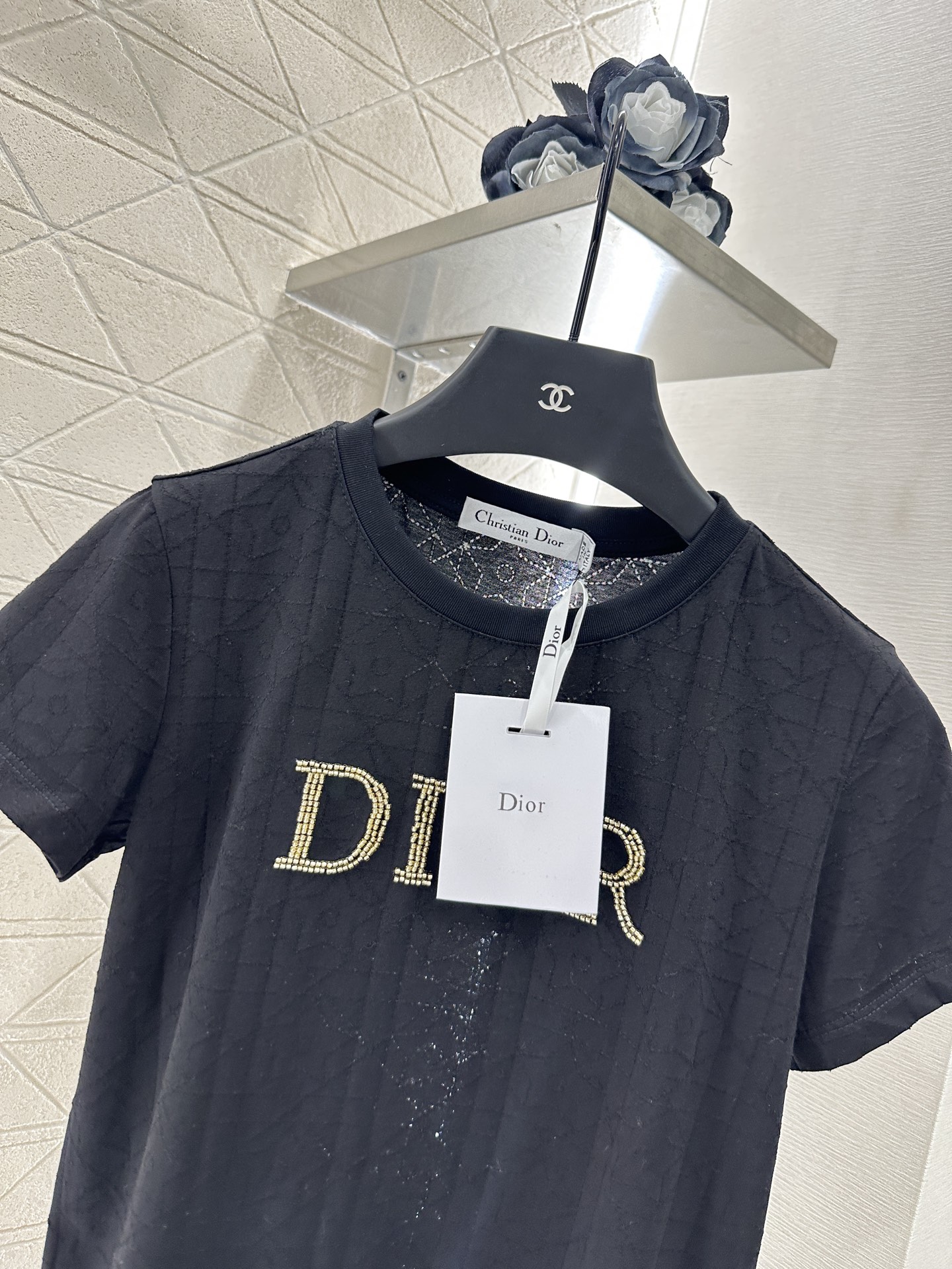 ♥Dio*♥2025新品上架
   菱格钉珠𝑇𝑒𝑒
定制YB斜纹全棉材质 透气舒适 质感十足 修身短袖T