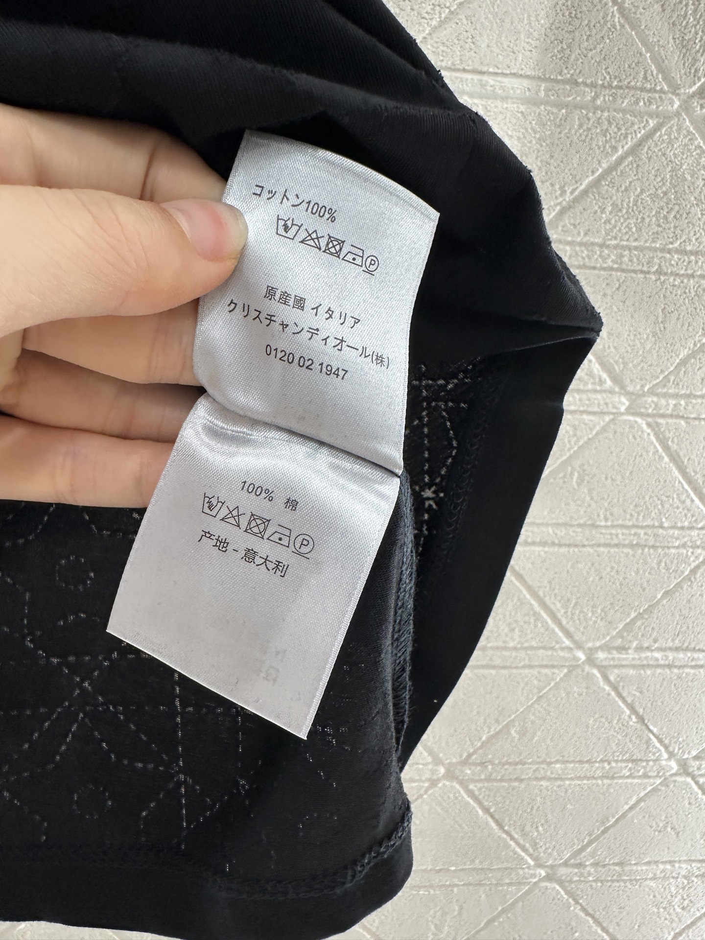 ♥Dio*♥2025新品上架
   菱格钉珠𝑇𝑒𝑒
定制YB斜纹全棉材质 透气舒适 质感十足 修身短袖T