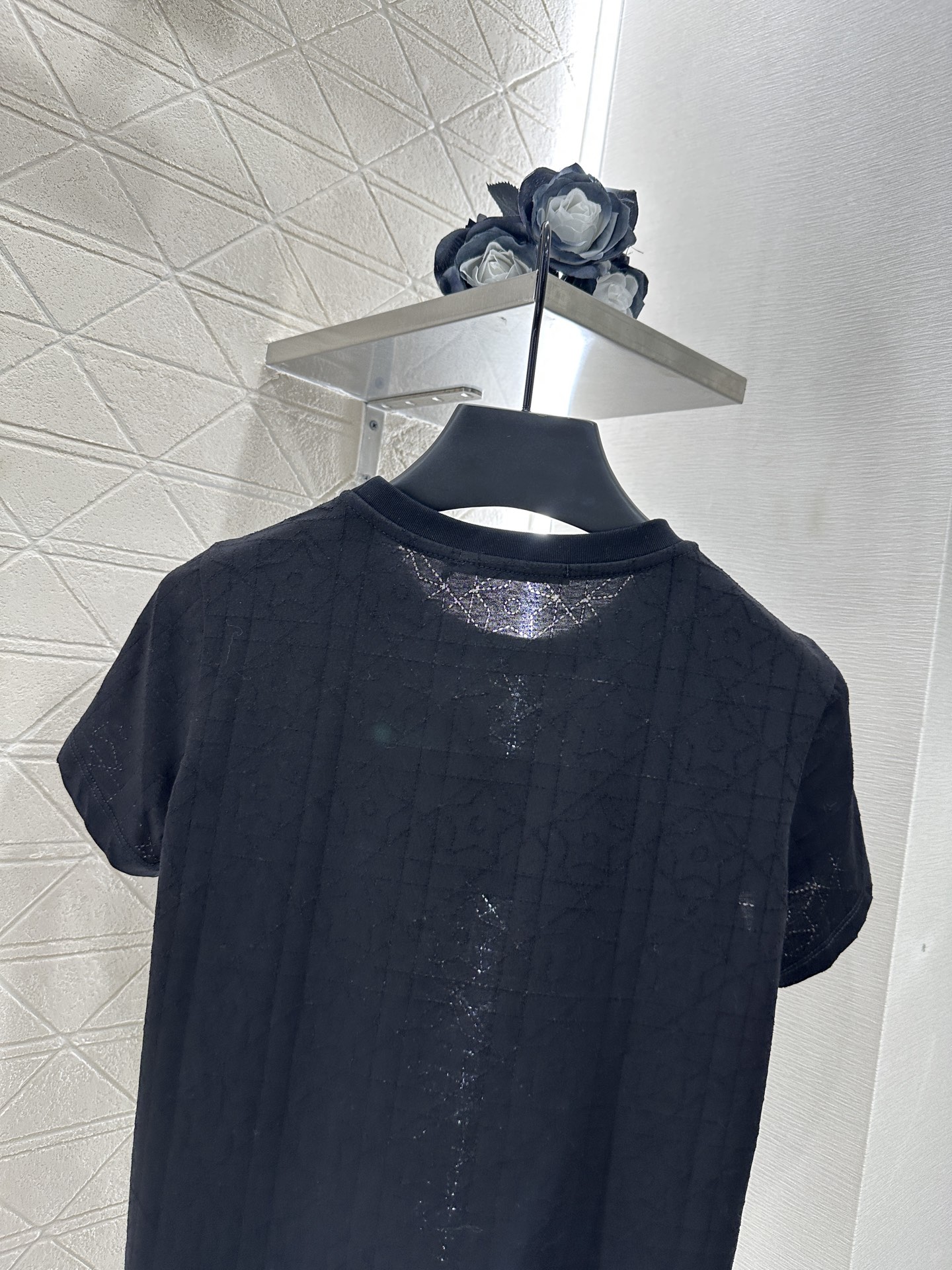 ♥Dio*♥2025新品上架
   菱格钉珠𝑇𝑒𝑒
定制YB斜纹全棉材质 透气舒适 质感十足 修身短袖T