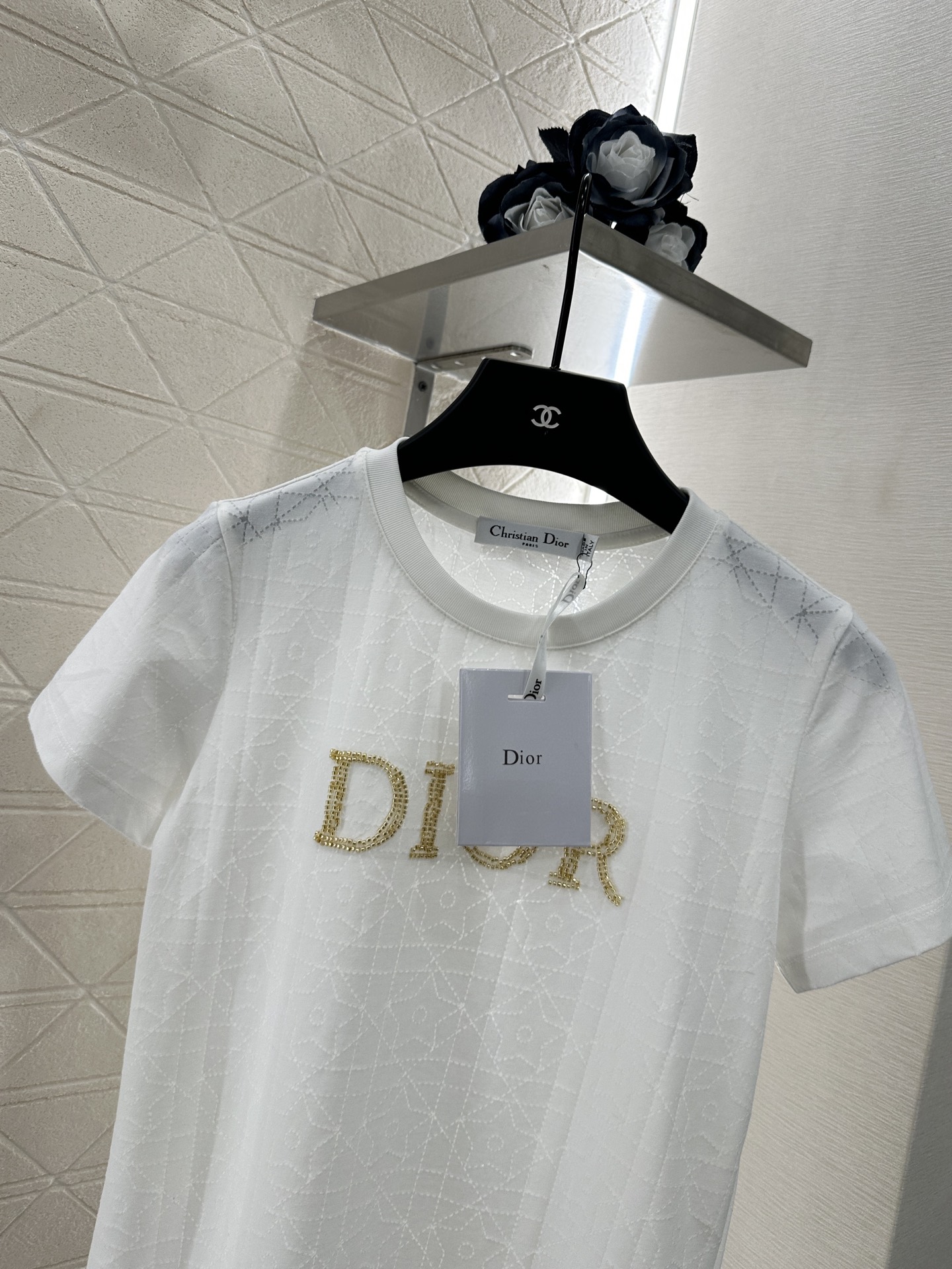 ♥Dio*♥2025新品上架
   菱格钉珠𝑇𝑒𝑒
定制YB斜纹全棉材质 透气舒适 质感十足 修身短袖T