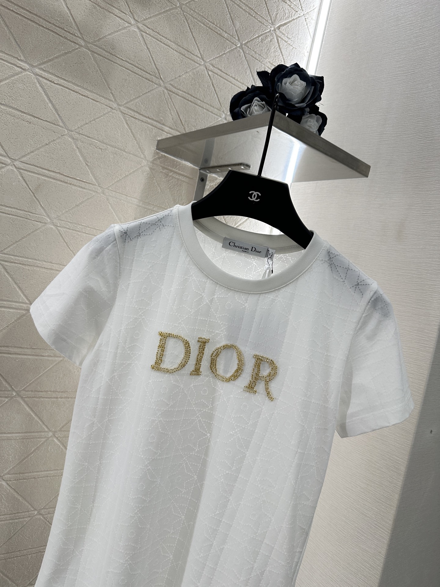 ♥Dio*♥2025新品上架
   菱格钉珠𝑇𝑒𝑒
定制YB斜纹全棉材质 透气舒适 质感十足 修身短袖T