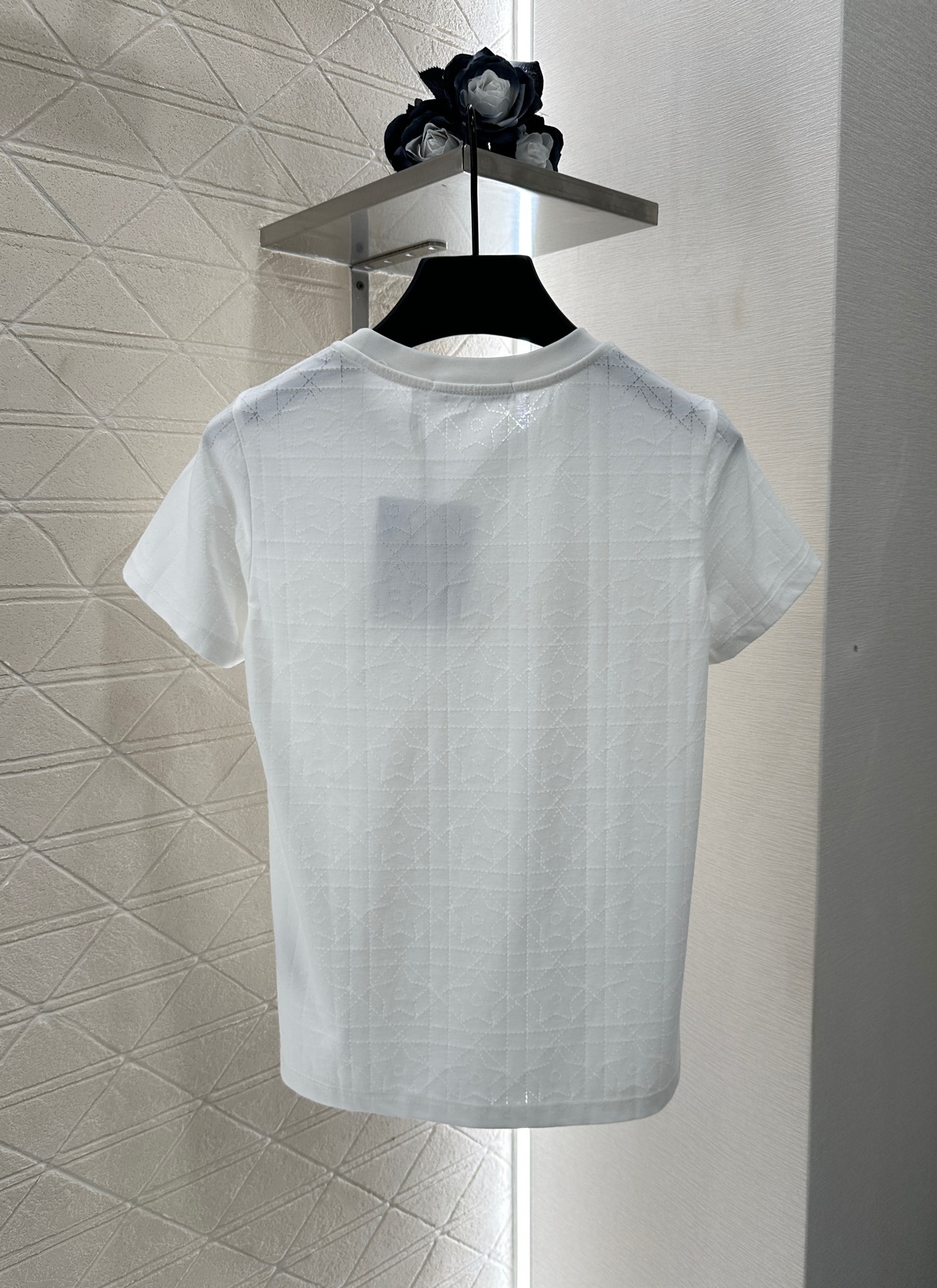 ♥Dio*♥2025新品上架
   菱格钉珠𝑇𝑒𝑒
定制YB斜纹全棉材质 透气舒适 质感十足 修身短袖T