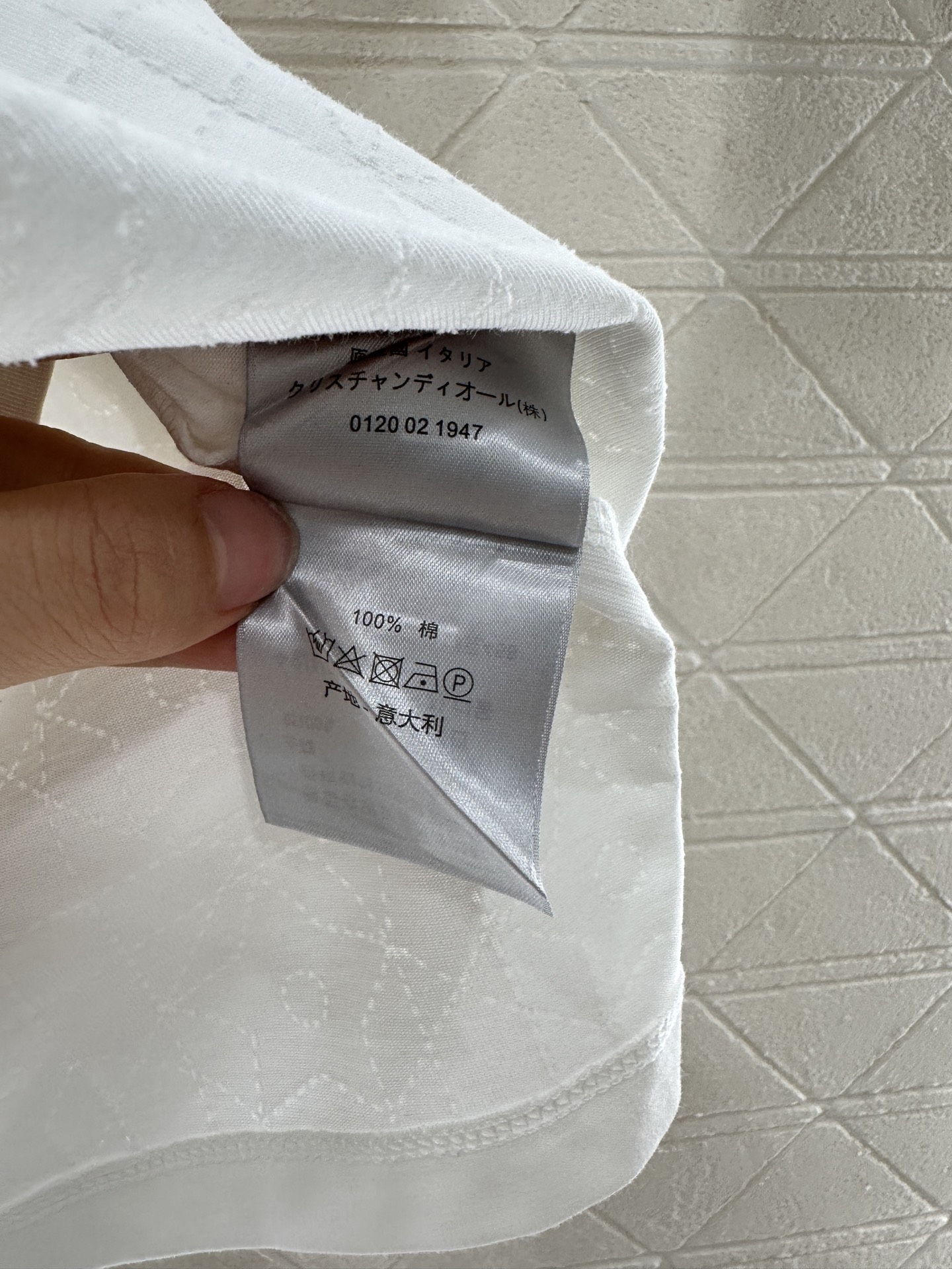 ♥Dio*♥2025新品上架
   菱格钉珠𝑇𝑒𝑒
定制YB斜纹全棉材质 透气舒适 质感十足 修身短袖T