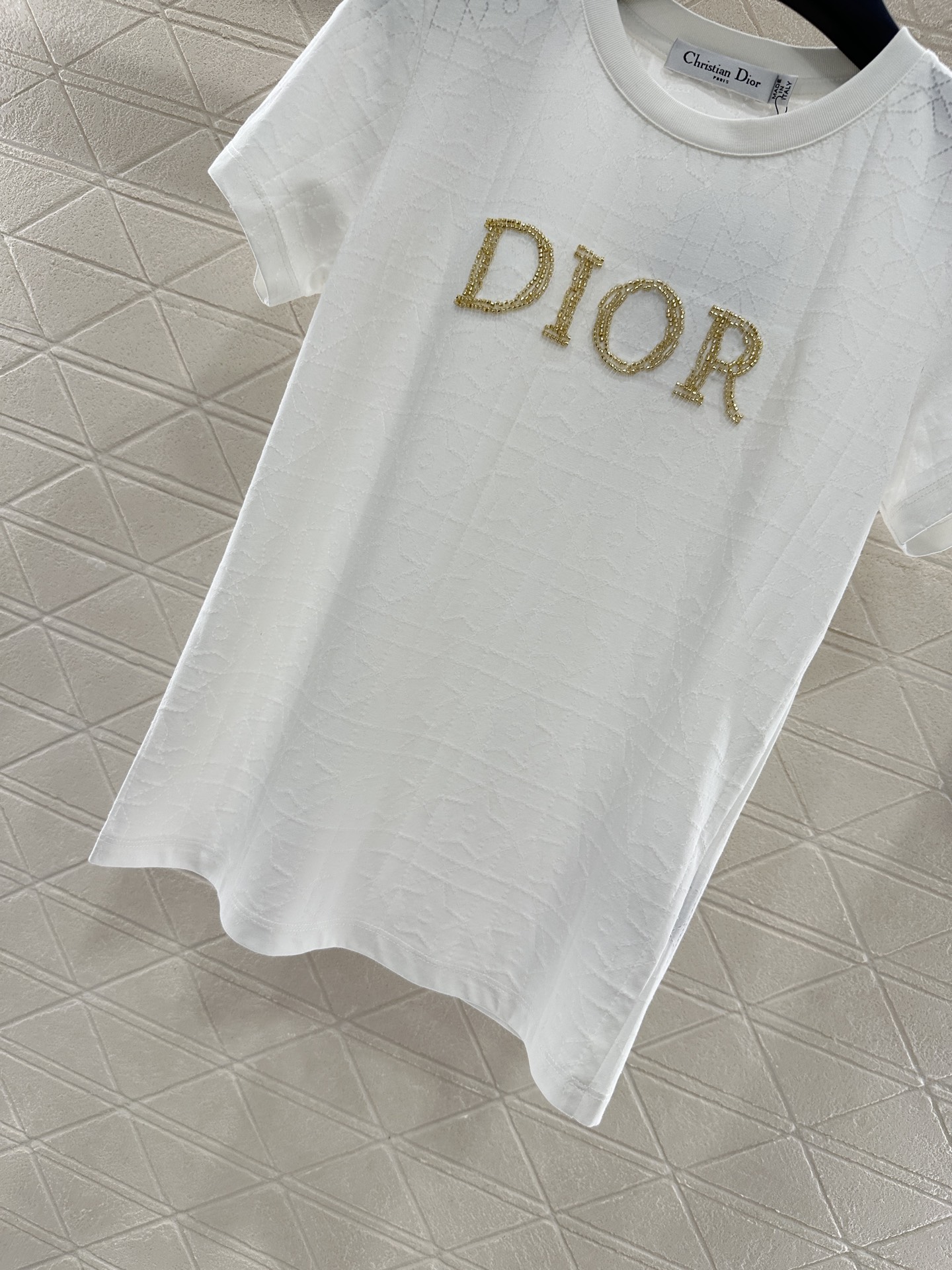 ♥Dio*♥2025新品上架
   菱格钉珠𝑇𝑒𝑒
定制YB斜纹全棉材质 透气舒适 质感十足 修身短袖T