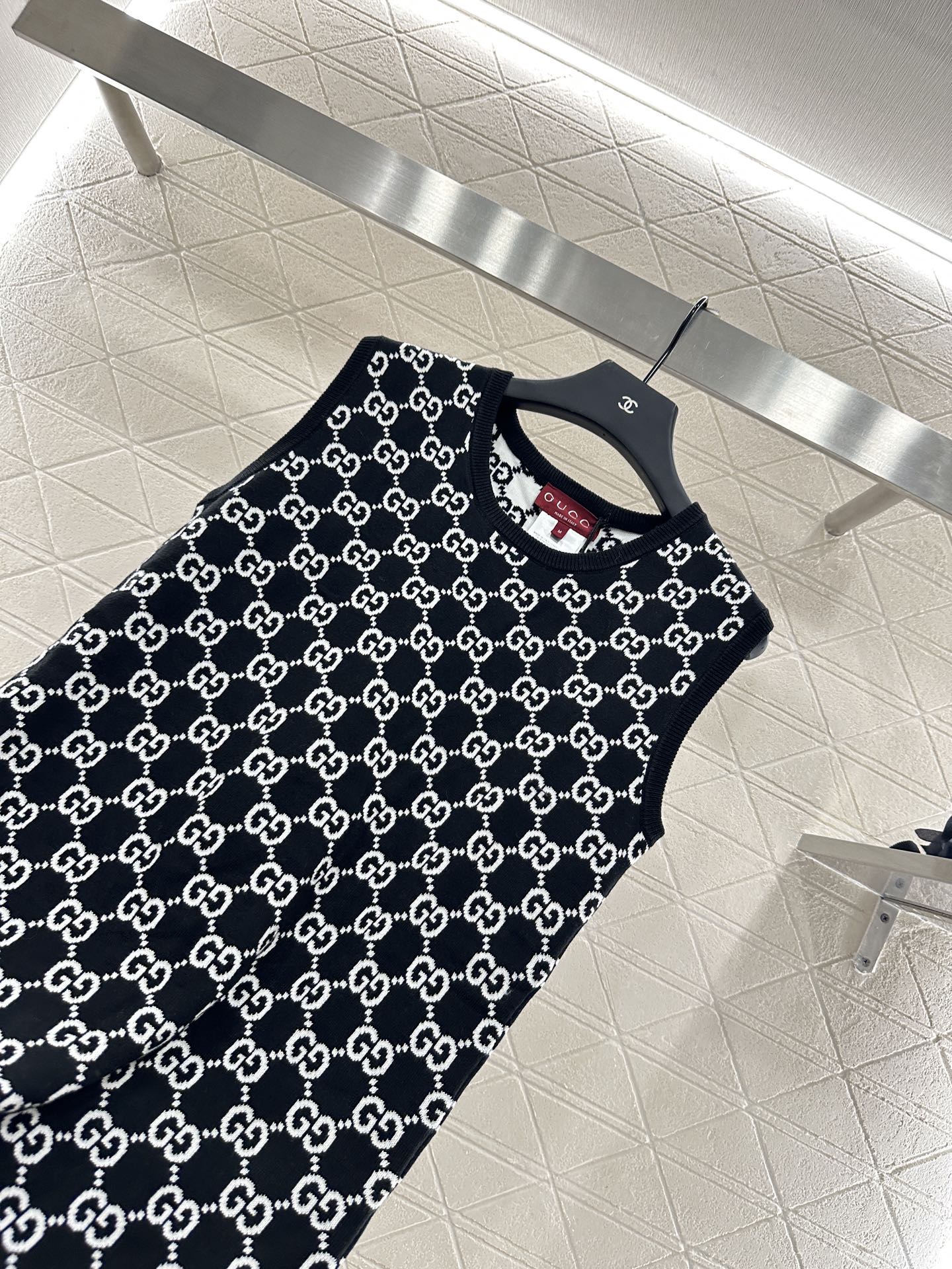 “High-Quality YB Wool Women’s Suit with Custom Design Vests and Ready-to-Wear Dress – Gucc*2025 Collection” - 图片 7