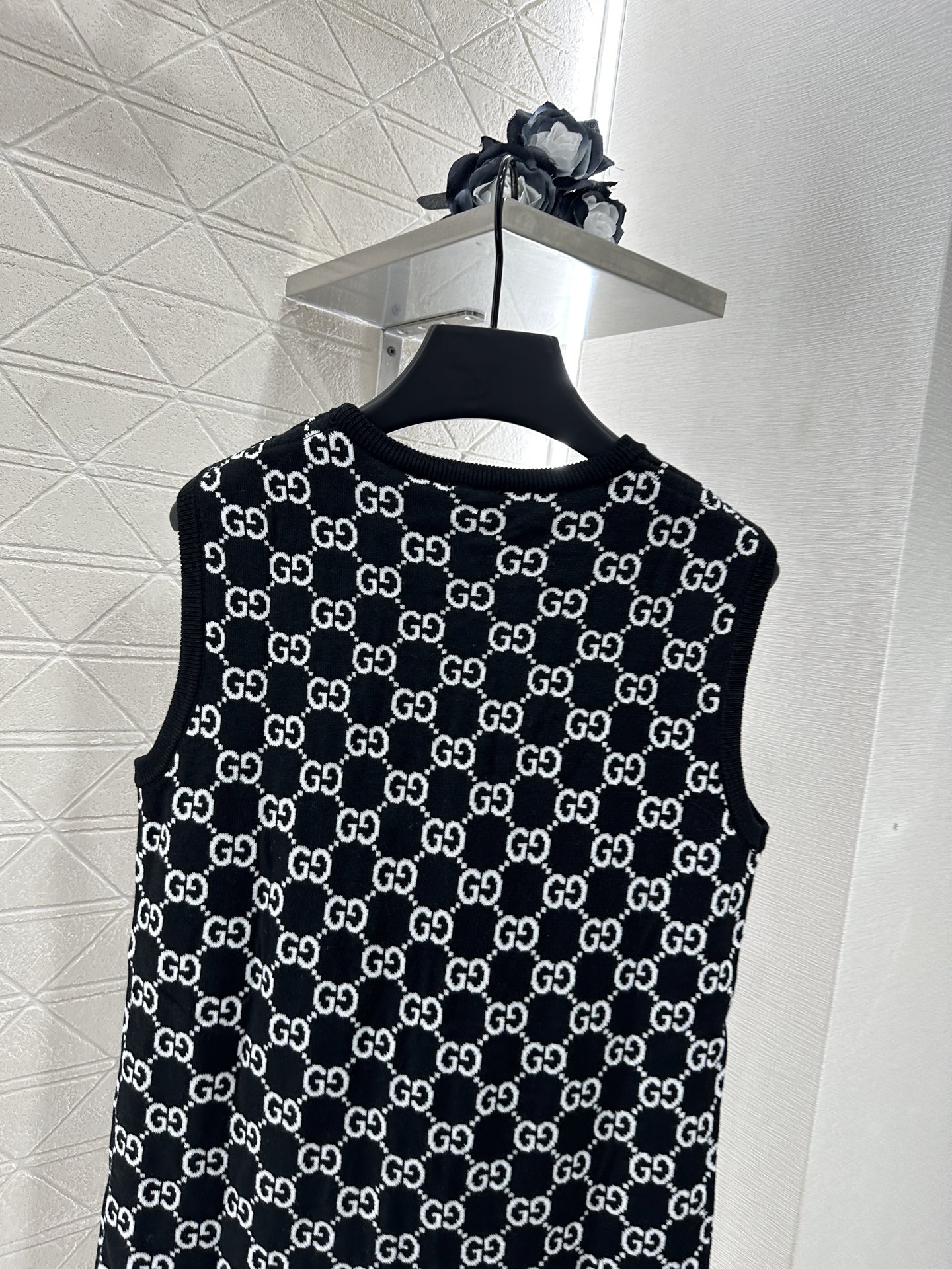 “High-Quality YB Wool Women’s Suit with Custom Design Vests and Ready-to-Wear Dress – Gucc*2025 Collection” - 图片 6