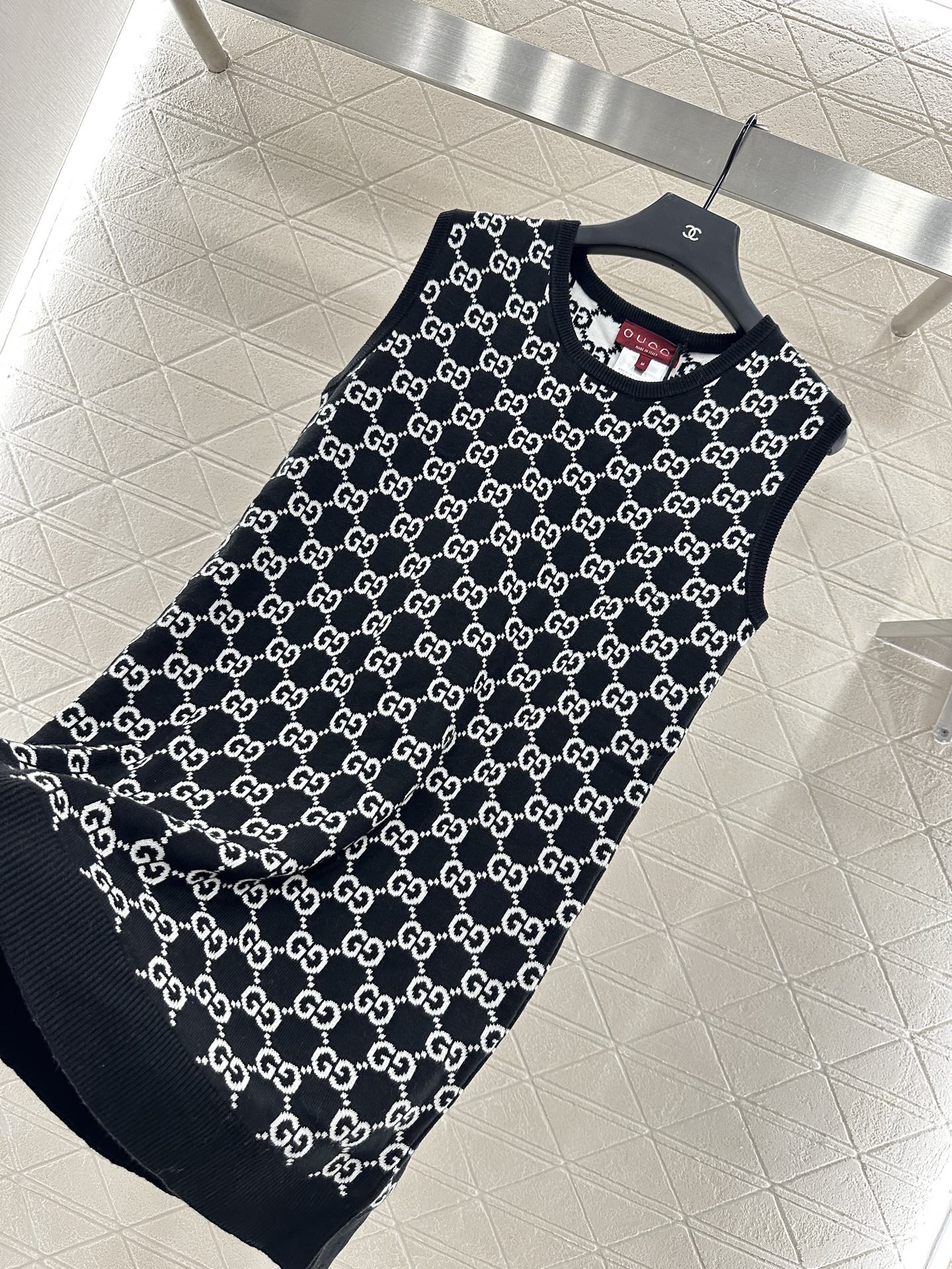 “High-Quality YB Wool Women’s Suit with Custom Design Vests and Ready-to-Wear Dress – Gucc*2025 Collection” - 图片 8