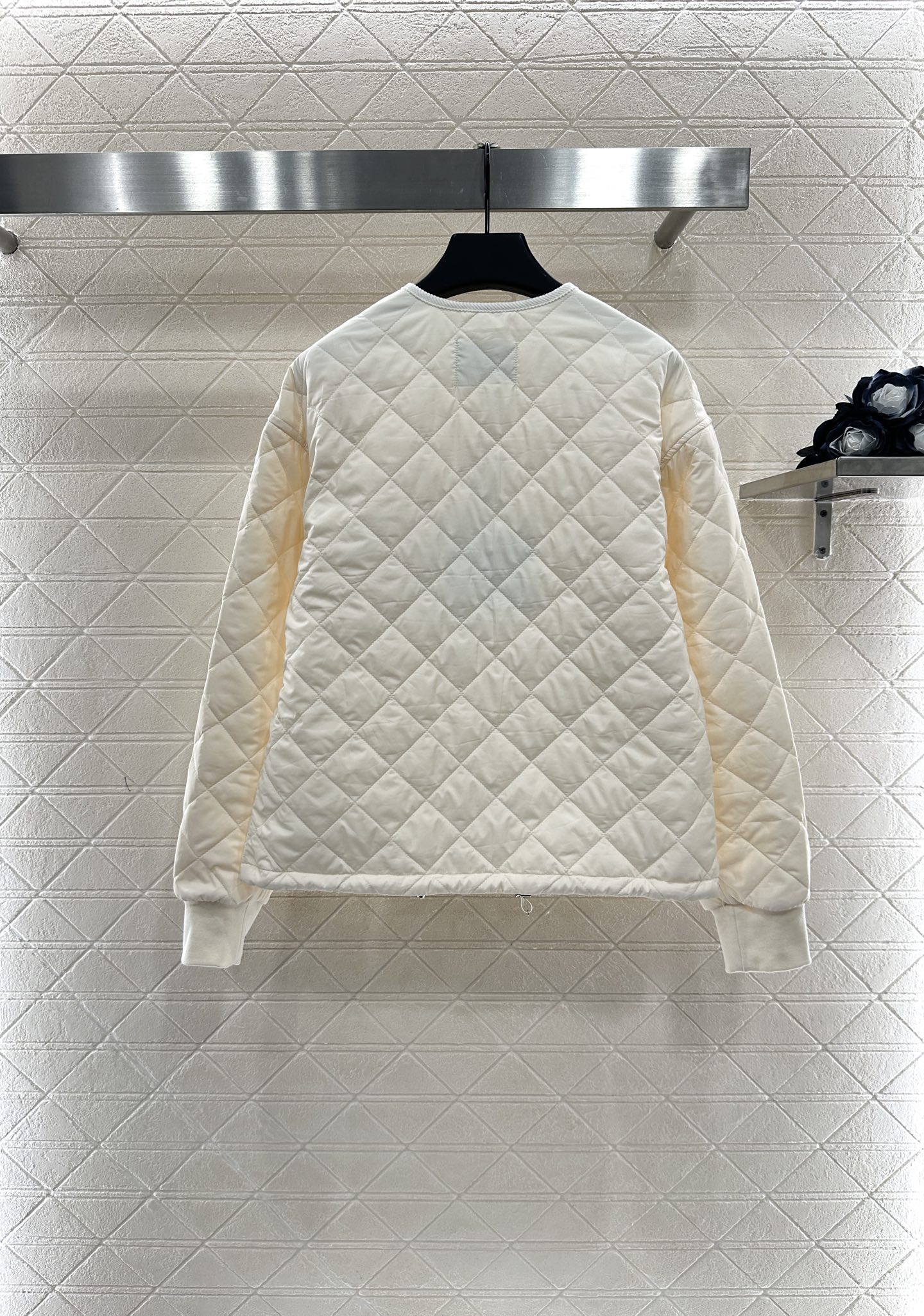 ♥Prad*♥2025新品上架
     菱格圆领羽绒棉服
定制YB进口防风防水尼龙材质 其工艺还原 升