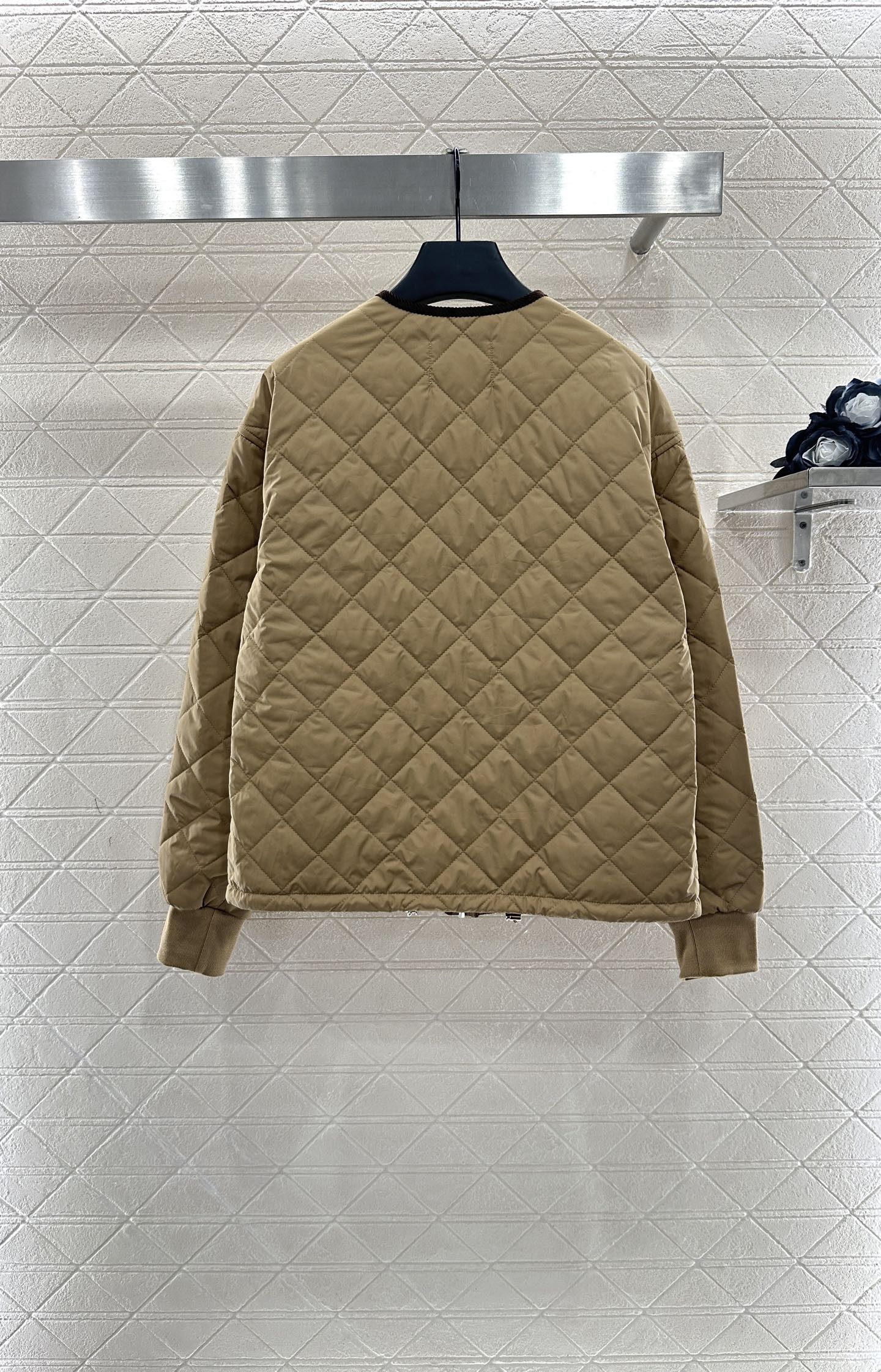 ♥Prad*♥2025新品上架
     菱格圆领羽绒棉服
定制YB进口防风防水尼龙材质 其工艺还原 升