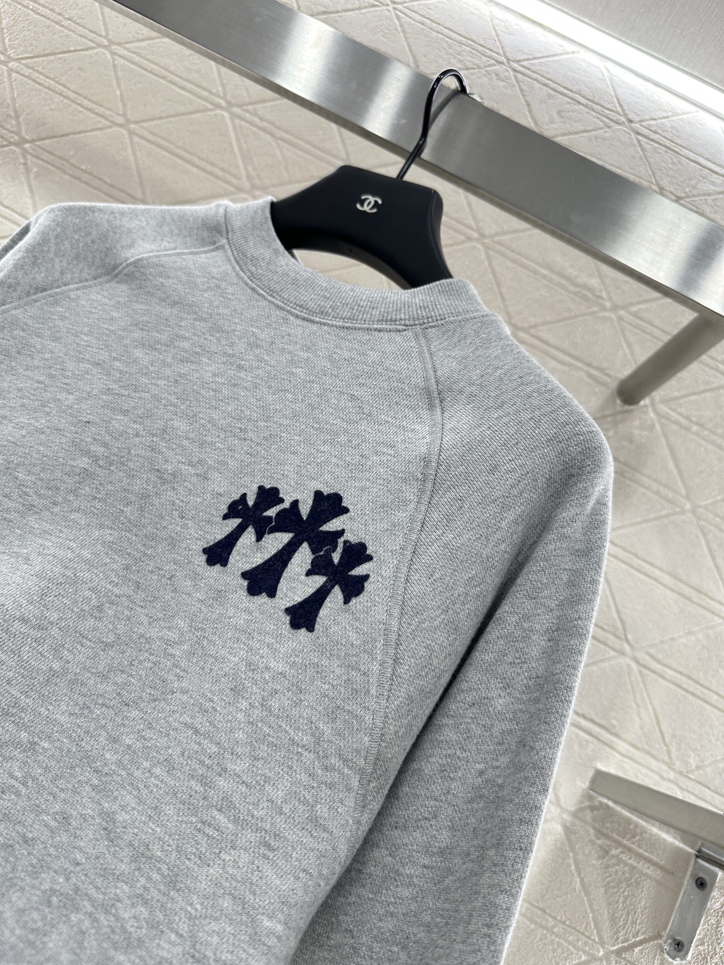“2025 Women’s Suit: Customized Cotton Mass with Chrome Details for High-End Style and Comfort” - 图片 8