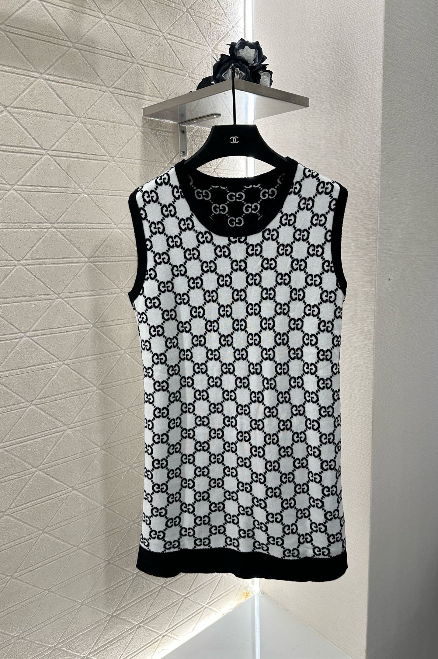 “High-Quality YB Wool Women’s Suit with Custom Design Vests and Ready-to-Wear Dress – Gucc*2025 Collection” - 图片 3