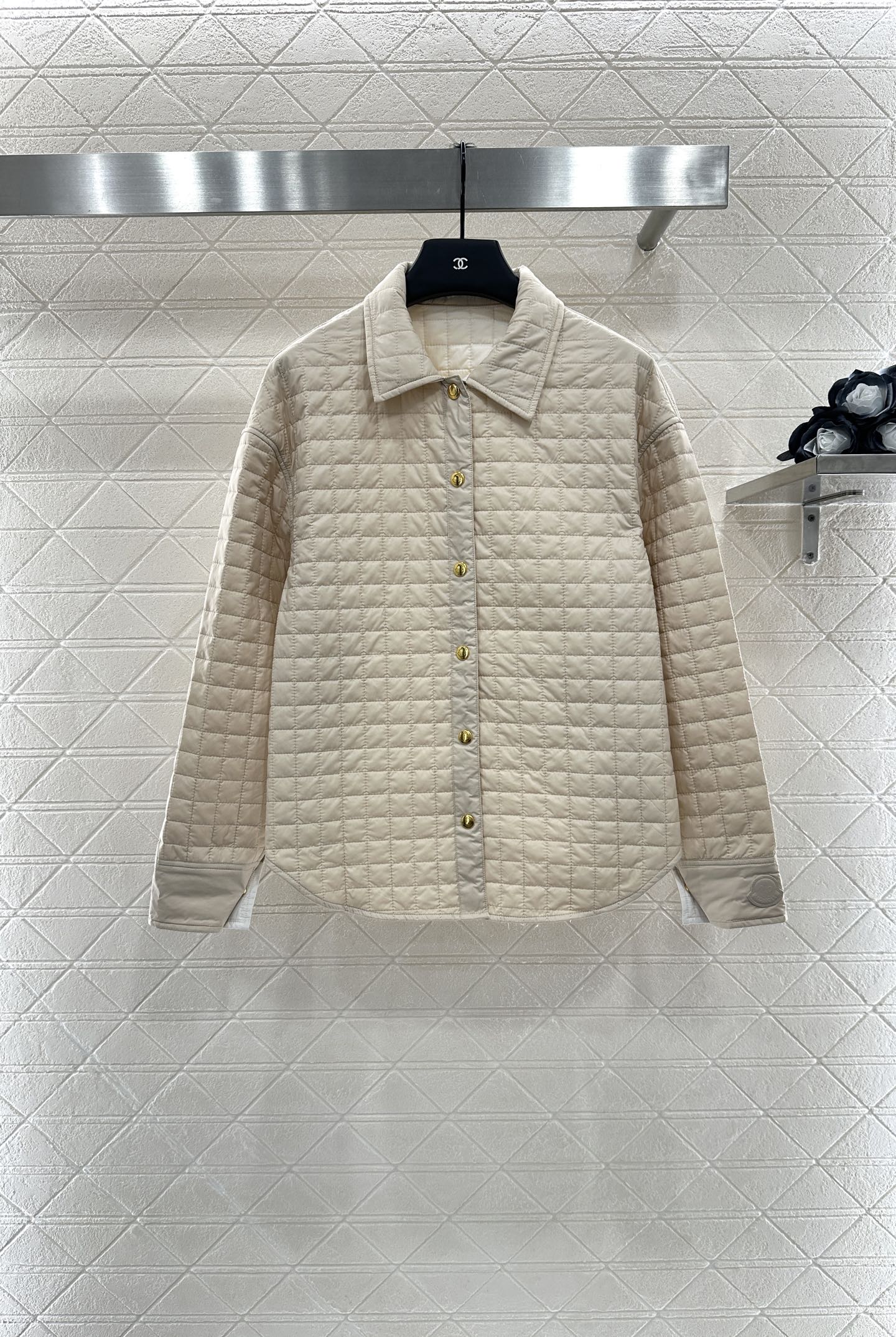 ♥Moncle*♥2025新品上架
    翻领格纹棉服外套
定制YB外层防风防水尼龙材质 内里羽绒棉填