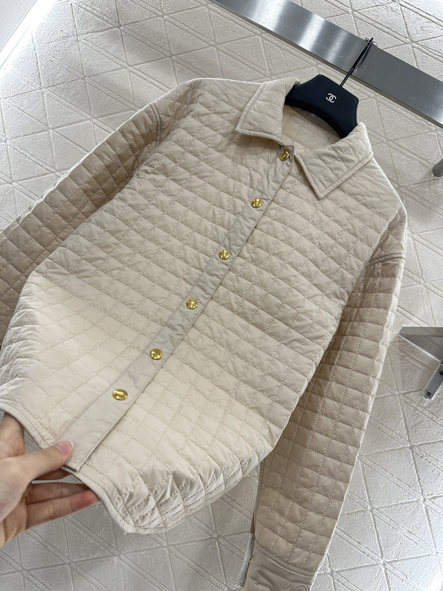♥Moncle*♥2025新品上架
    翻领格纹棉服外套
定制YB外层防风防水尼龙材质 内里羽绒棉填