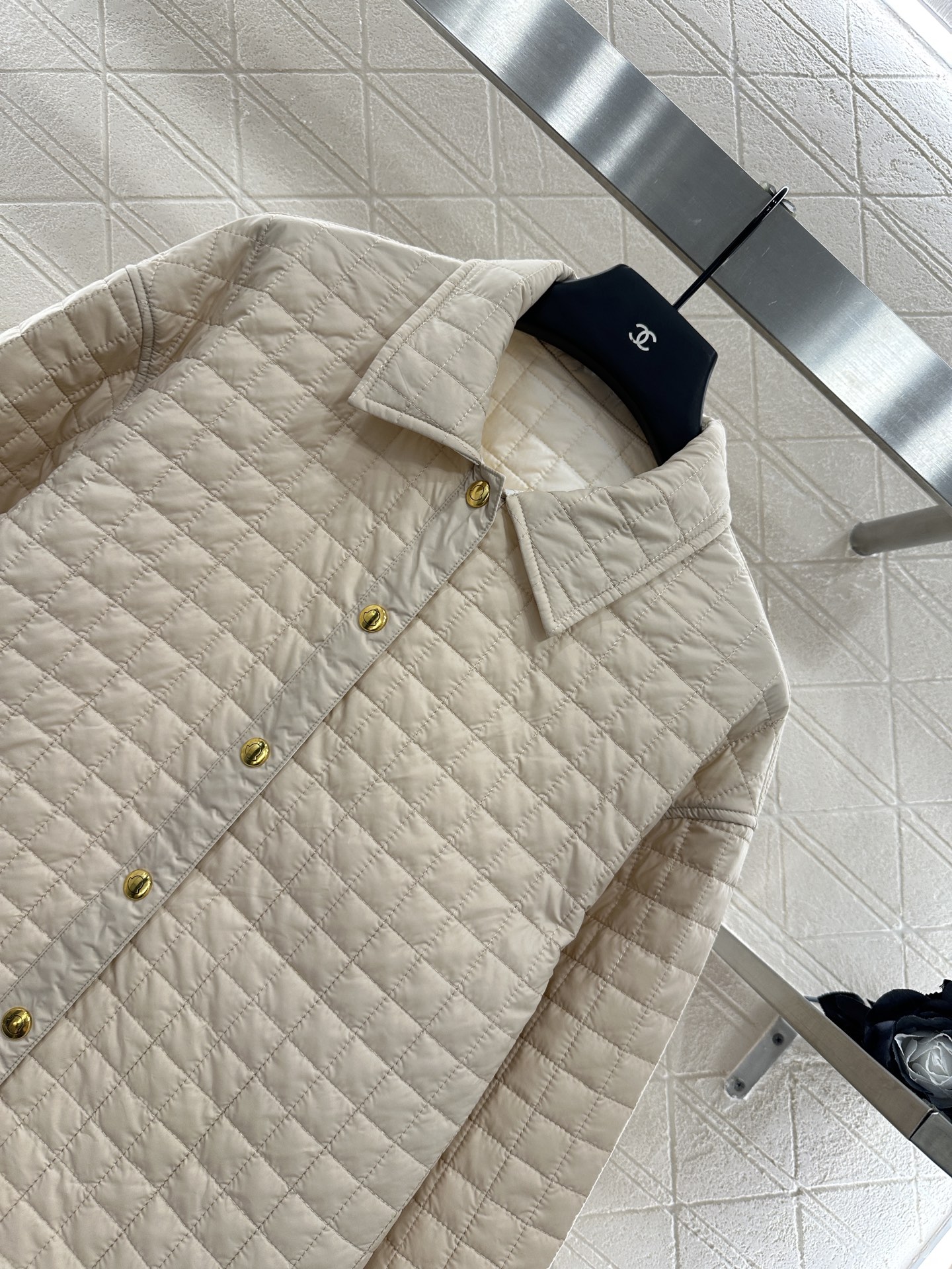 ♥Moncle*♥2025新品上架
    翻领格纹棉服外套
定制YB外层防风防水尼龙材质 内里羽绒棉填