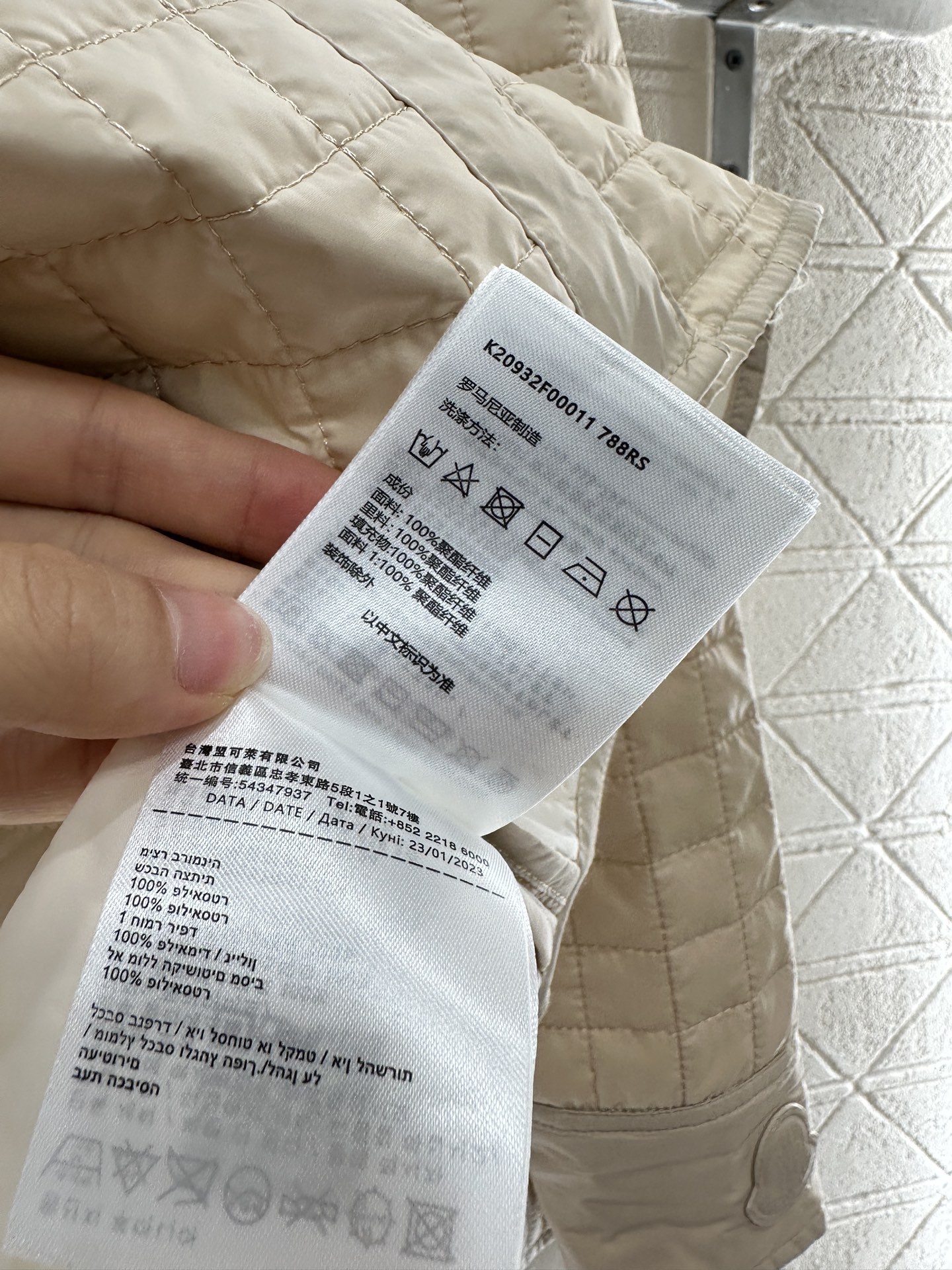 ♥Moncle*♥2025新品上架
    翻领格纹棉服外套
定制YB外层防风防水尼龙材质 内里羽绒棉填