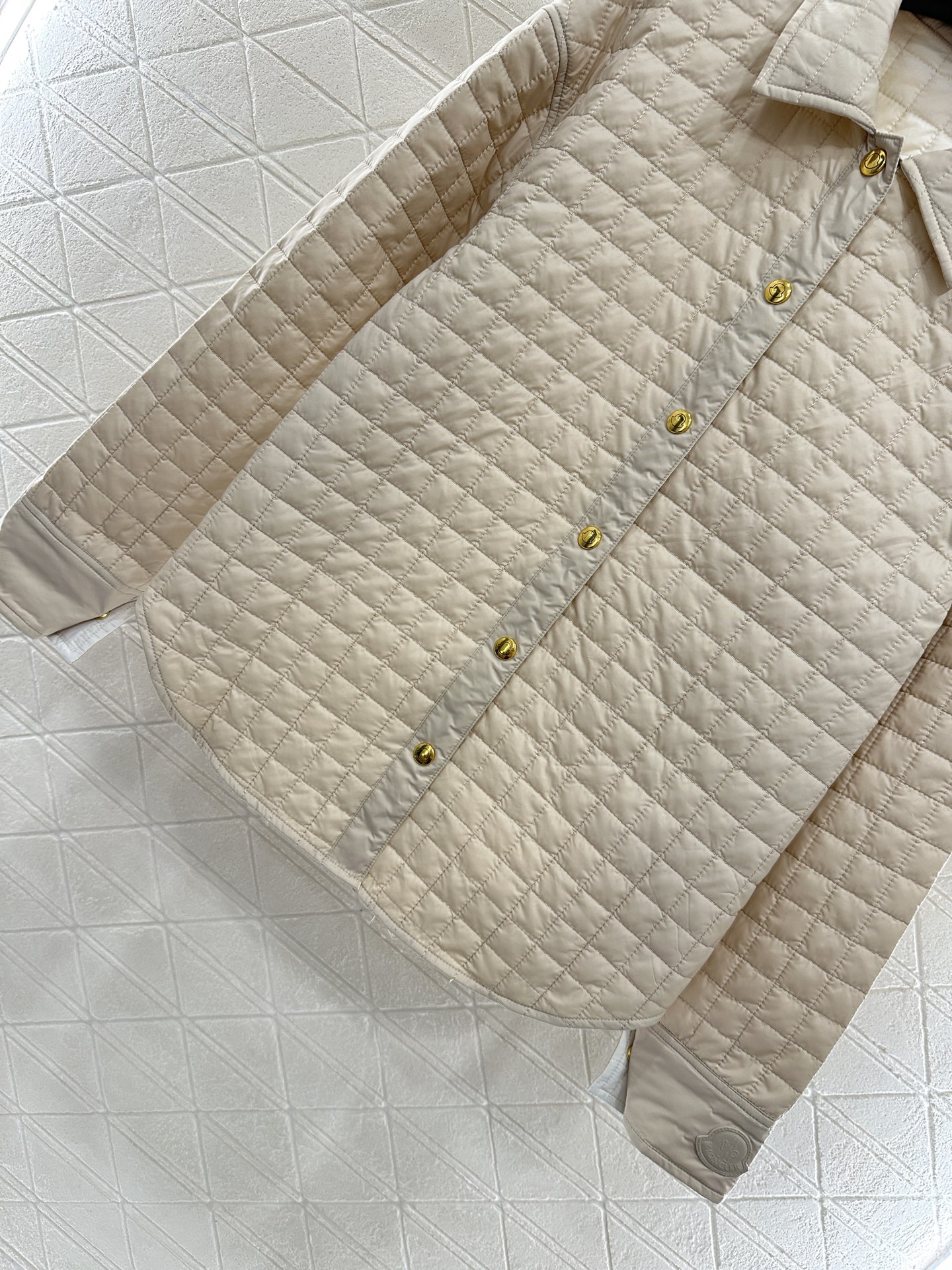 ♥Moncle*♥2025新品上架
    翻领格纹棉服外套
定制YB外层防风防水尼龙材质 内里羽绒棉填