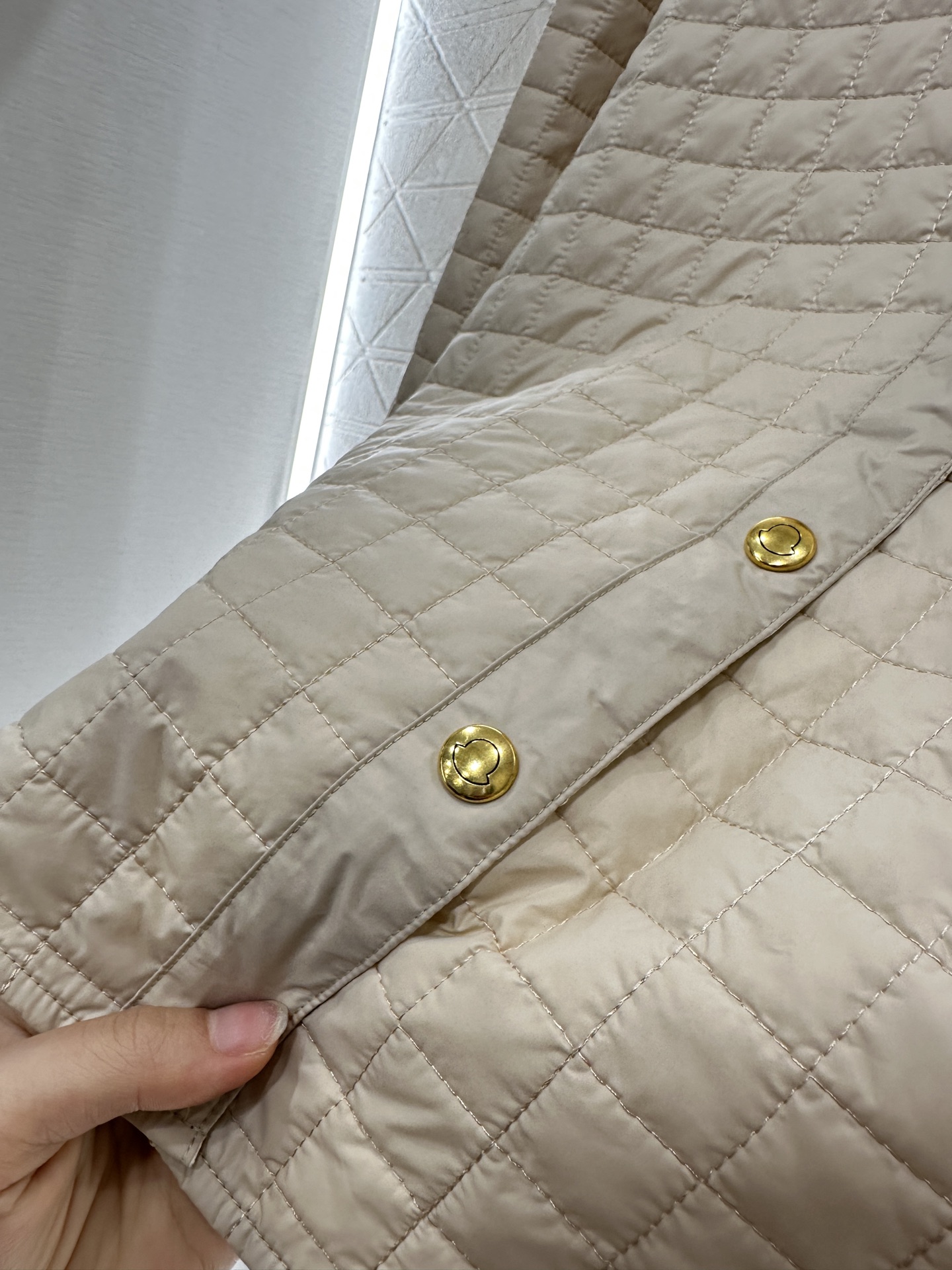 ♥Moncle*♥2025新品上架
    翻领格纹棉服外套
定制YB外层防风防水尼龙材质 内里羽绒棉填