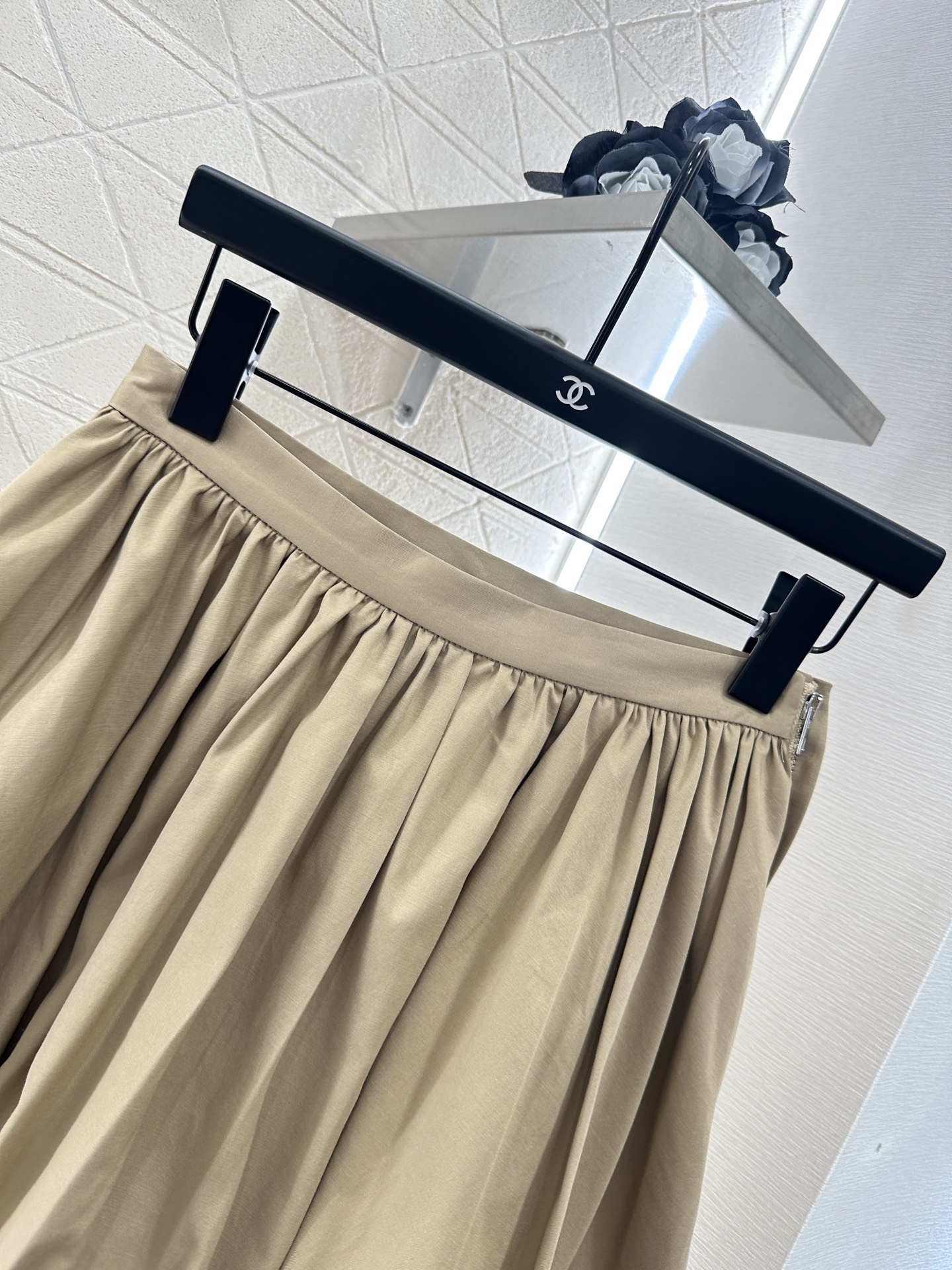 Title: Women’s High-Waist Bubble Shorts Suit Review Summary: P528 suit features high-waist bubble shorts with customizable cotton fabric and stylish design for a unique fashion charm. - 图片 3