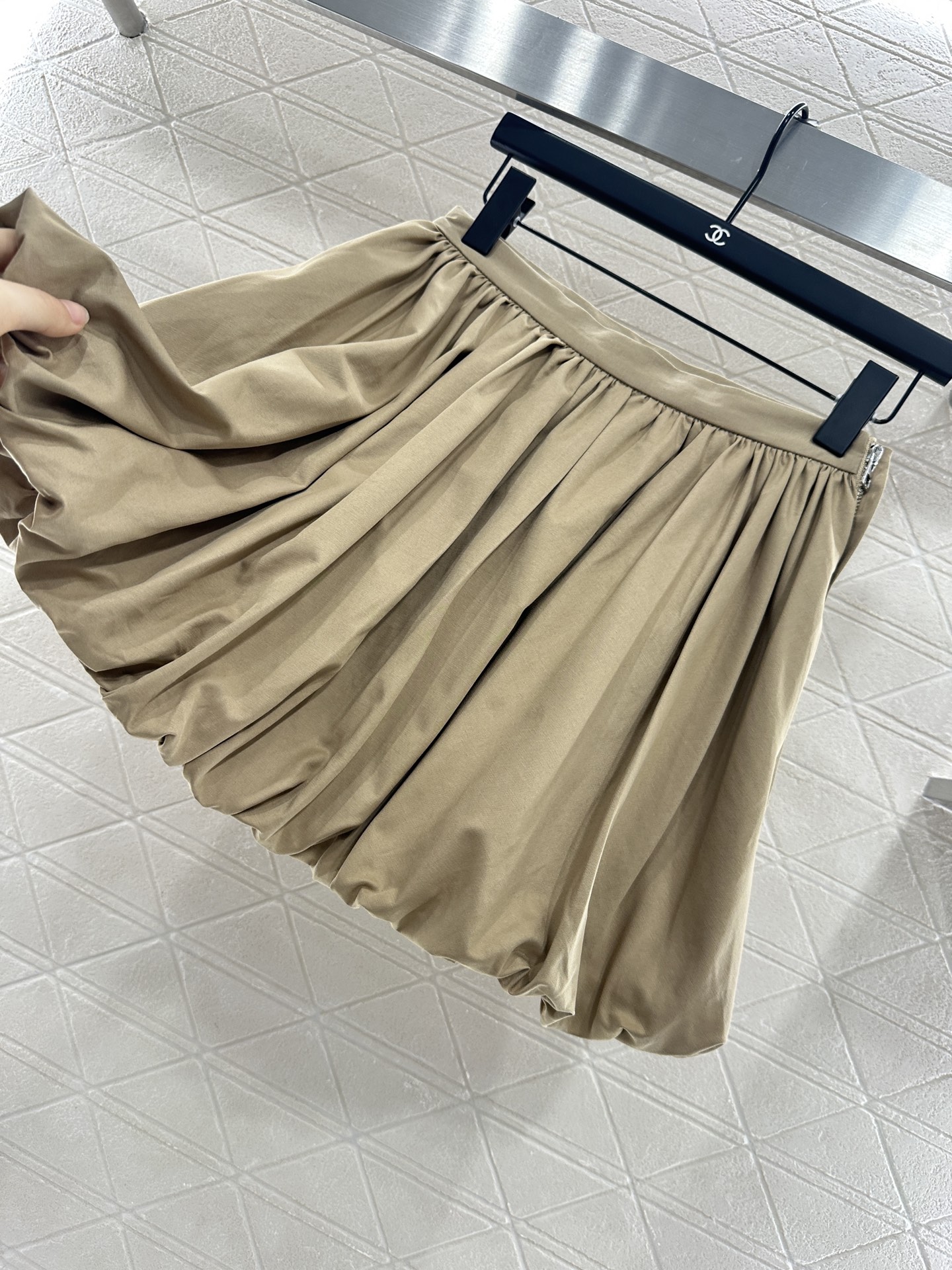 Title: Women’s High-Waist Bubble Shorts Suit Review Summary: P528 suit features high-waist bubble shorts with customizable cotton fabric and stylish design for a unique fashion charm. - 图片 6