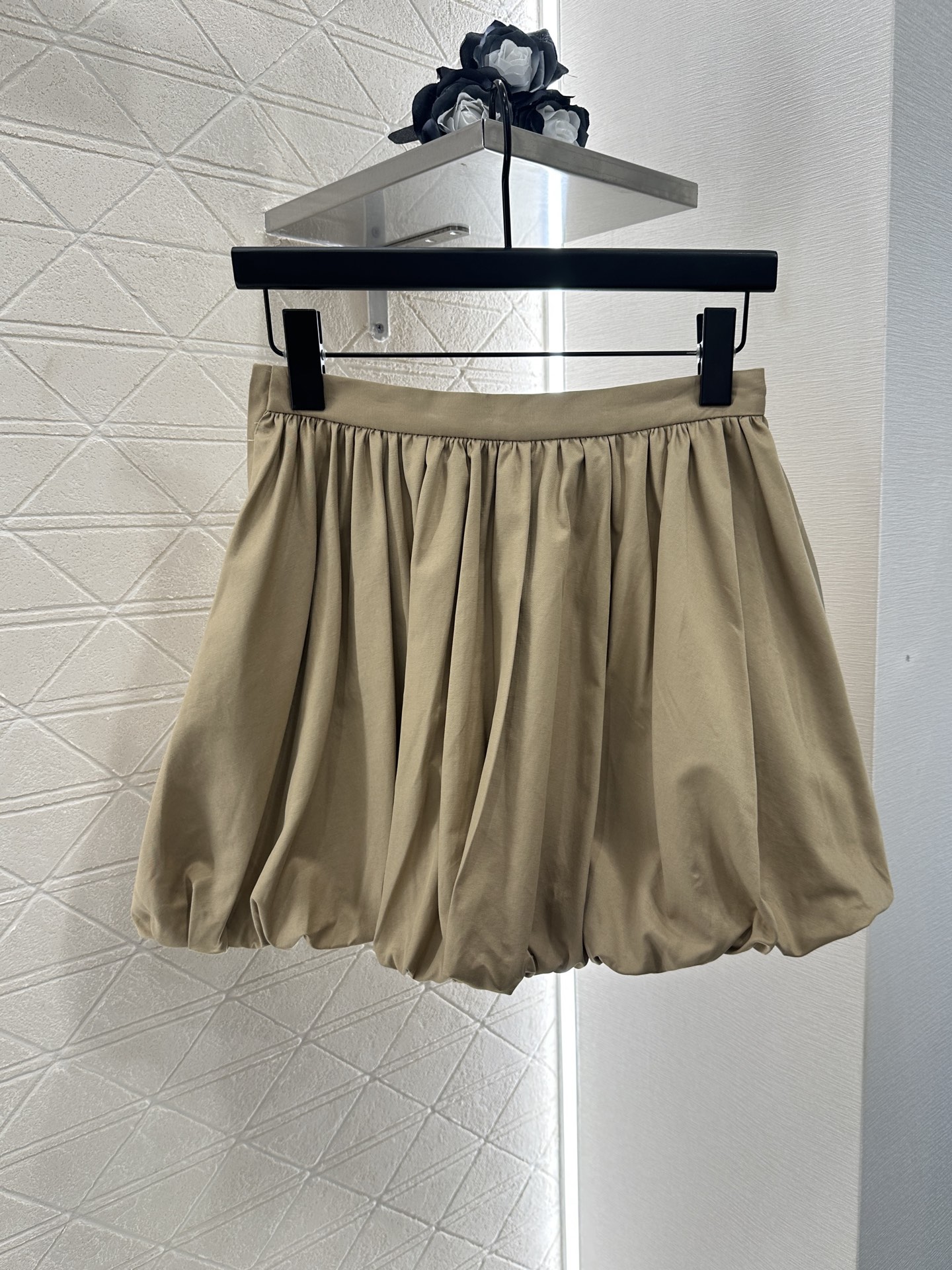 Title: Women’s High-Waist Bubble Shorts Suit Review Summary: P528 suit features high-waist bubble shorts with customizable cotton fabric and stylish design for a unique fashion charm. - 图片 2