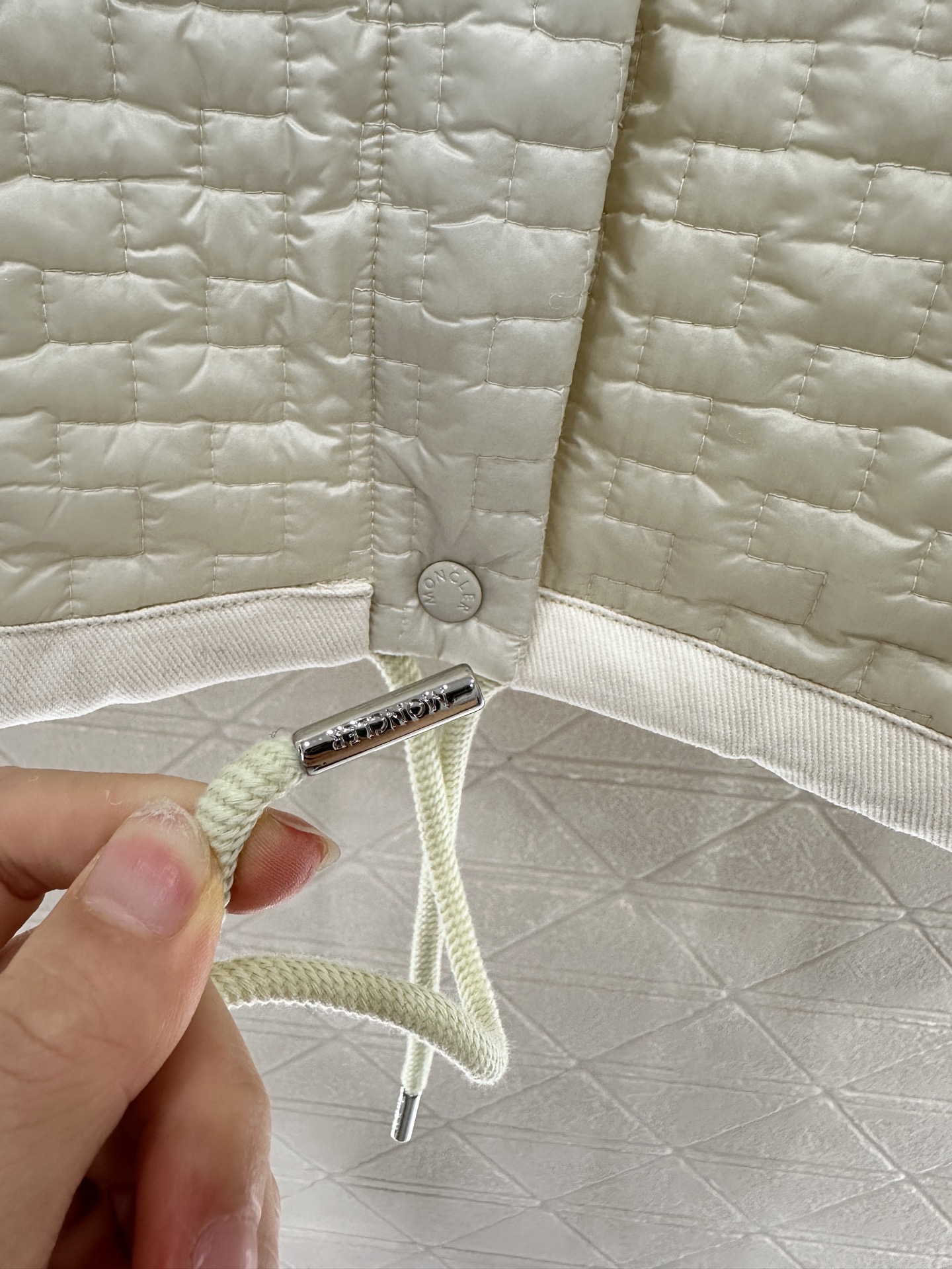 ♥Moncle*♥2025新品上架
     菱格翻领羽绒棉服
定制YB进口防风防水尼龙材质 其工艺还原