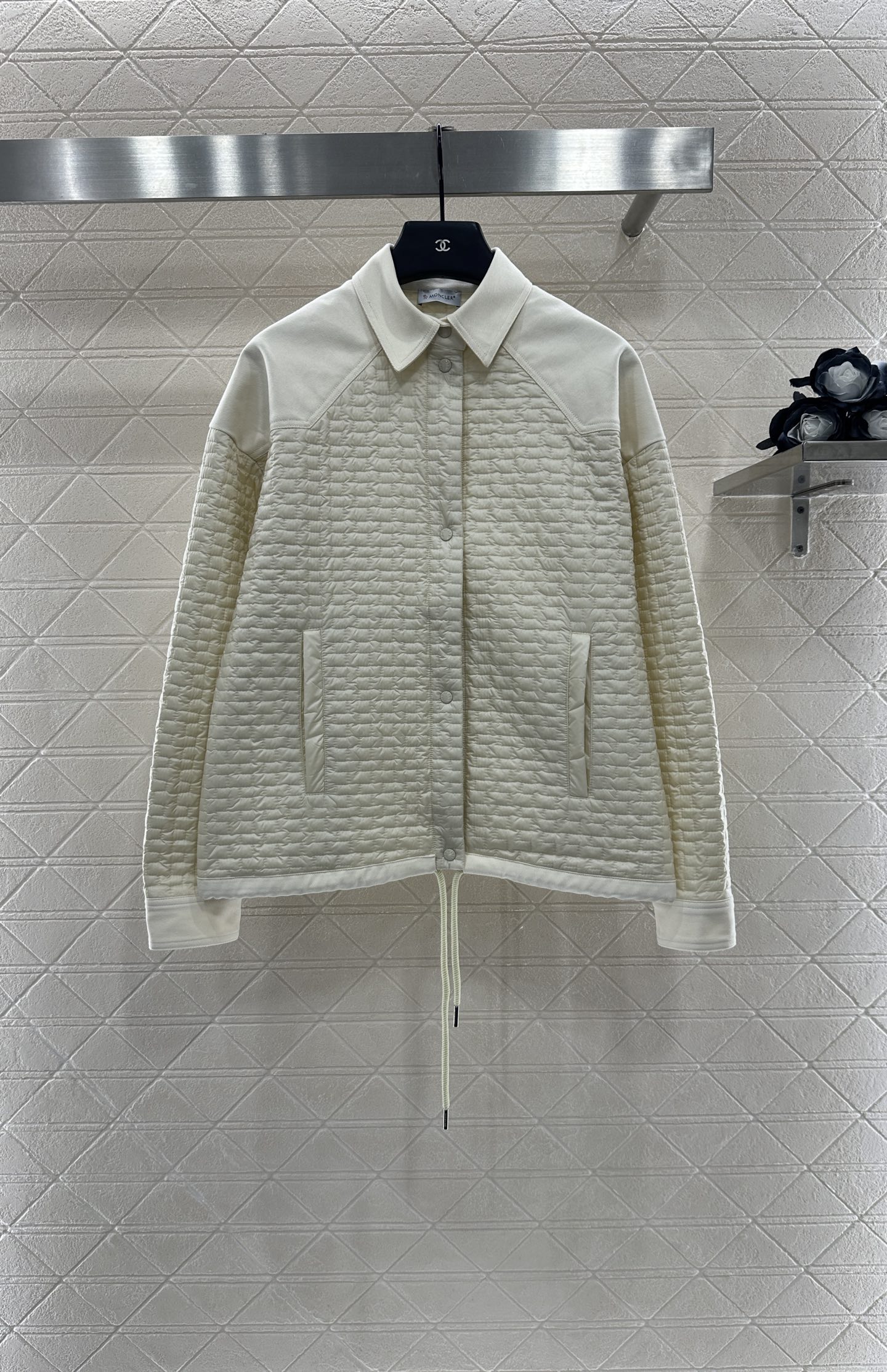 ♥Moncle*♥2025新品上架
     菱格翻领羽绒棉服
定制YB进口防风防水尼龙材质 其工艺还原