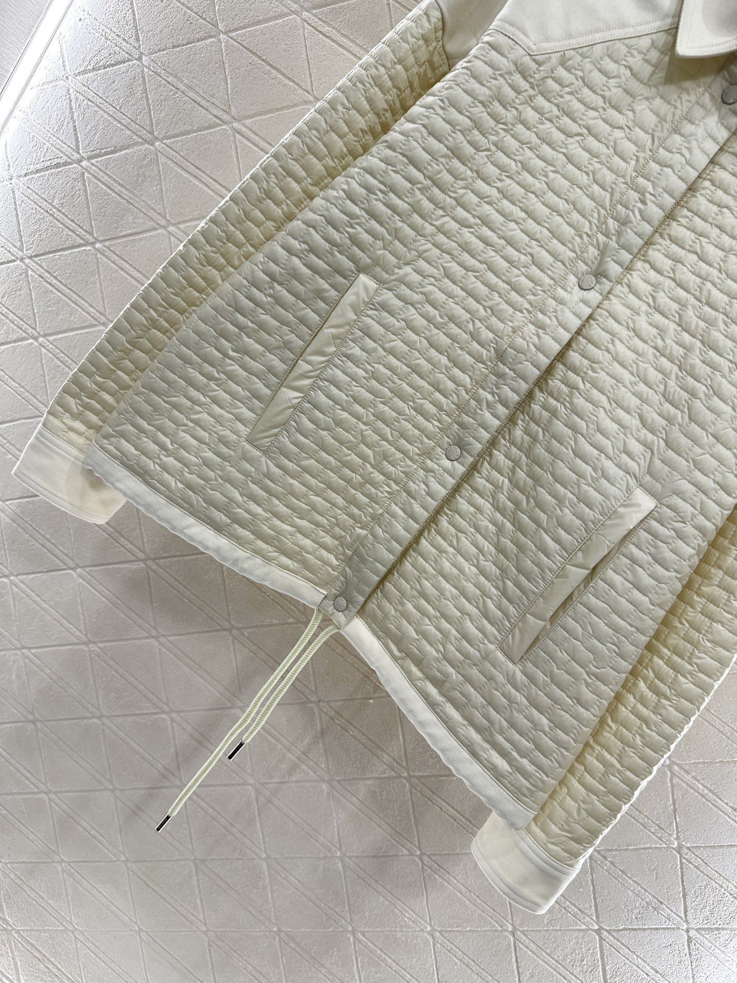 ♥Moncle*♥2025新品上架
     菱格翻领羽绒棉服
定制YB进口防风防水尼龙材质 其工艺还原