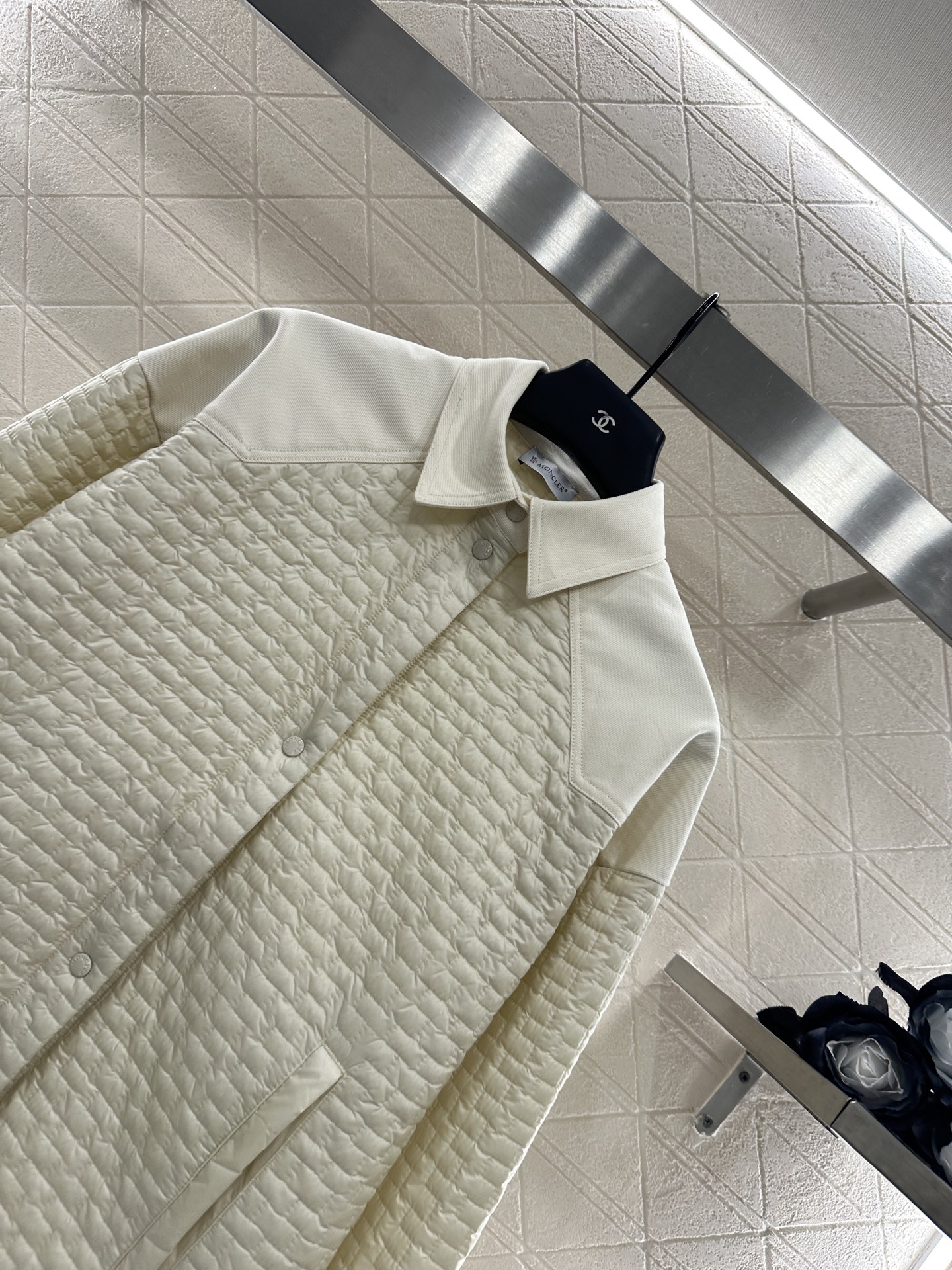 ♥Moncle*♥2025新品上架
     菱格翻领羽绒棉服
定制YB进口防风防水尼龙材质 其工艺还原