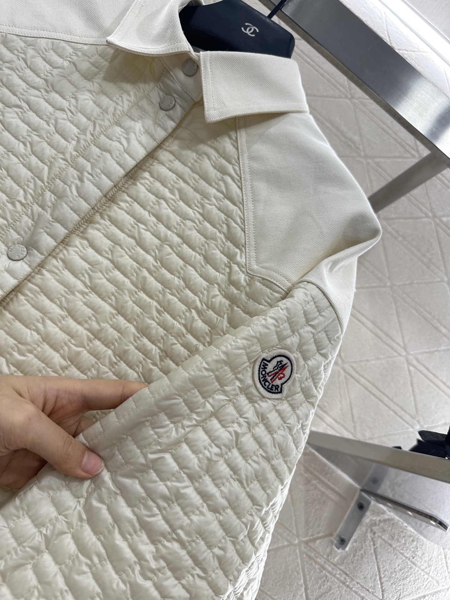 ♥Moncle*♥2025新品上架
     菱格翻领羽绒棉服
定制YB进口防风防水尼龙材质 其工艺还原