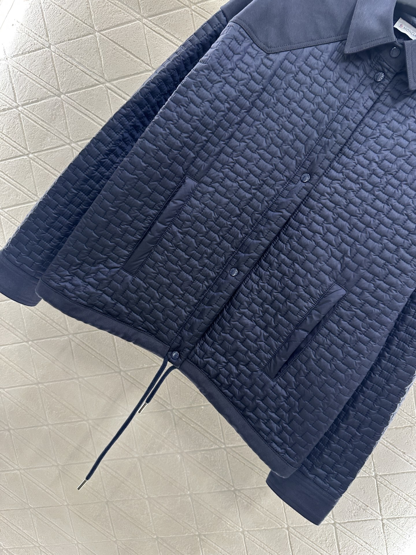 ♥Moncle*♥2025新品上架
     菱格翻领羽绒棉服
定制YB进口防风防水尼龙材质 其工艺还原
