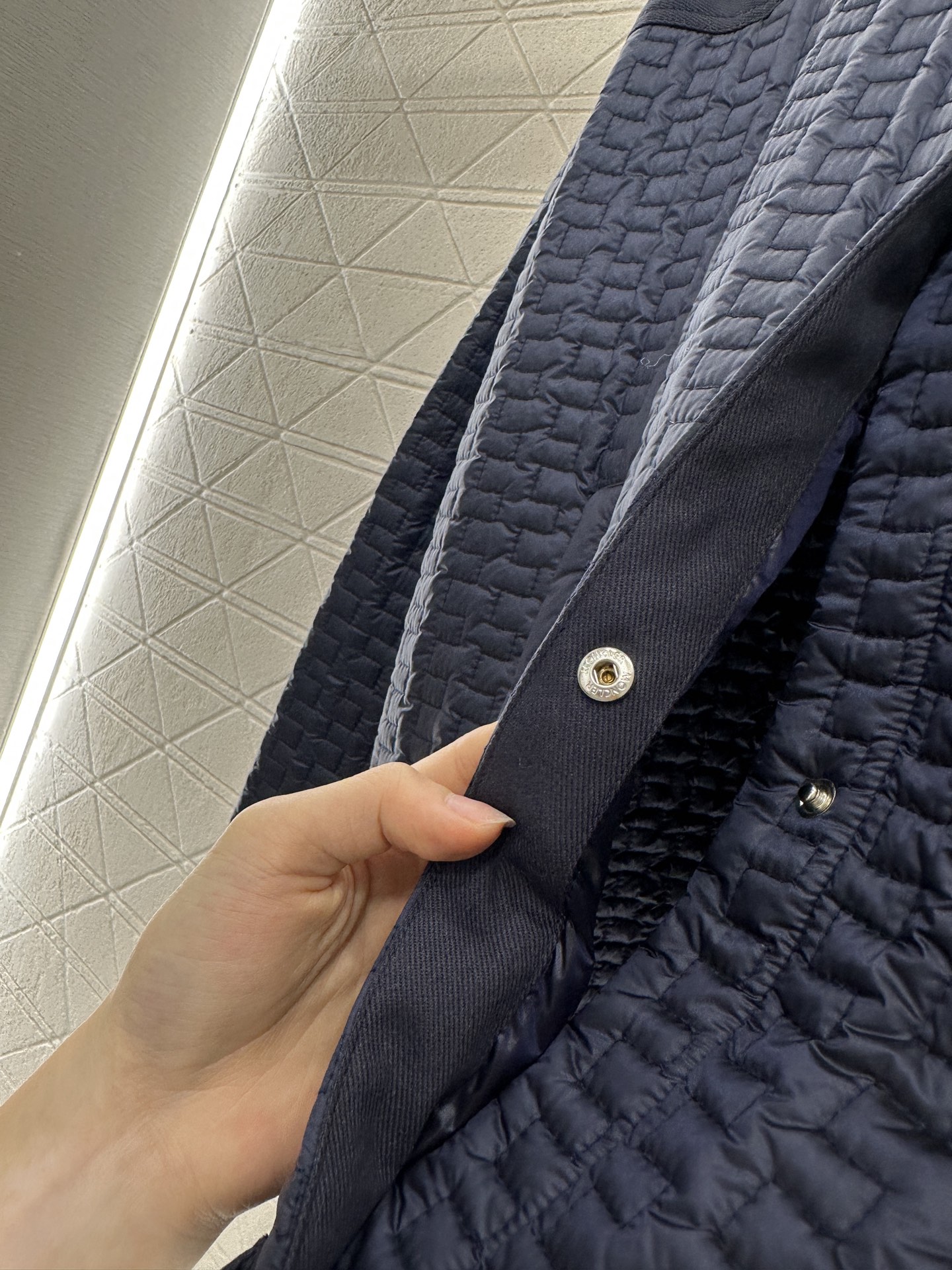 ♥Moncle*♥2025新品上架
     菱格翻领羽绒棉服
定制YB进口防风防水尼龙材质 其工艺还原