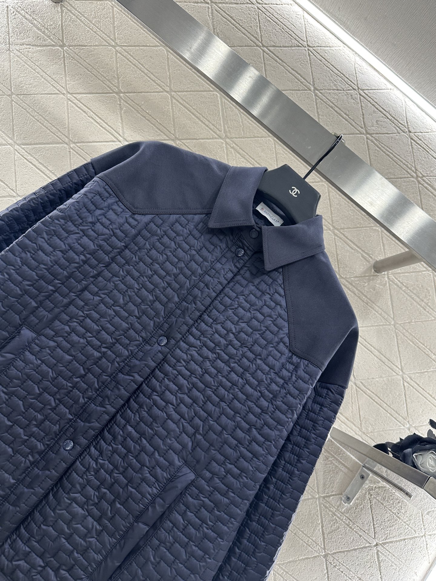 ♥Moncle*♥2025新品上架
     菱格翻领羽绒棉服
定制YB进口防风防水尼龙材质 其工艺还原