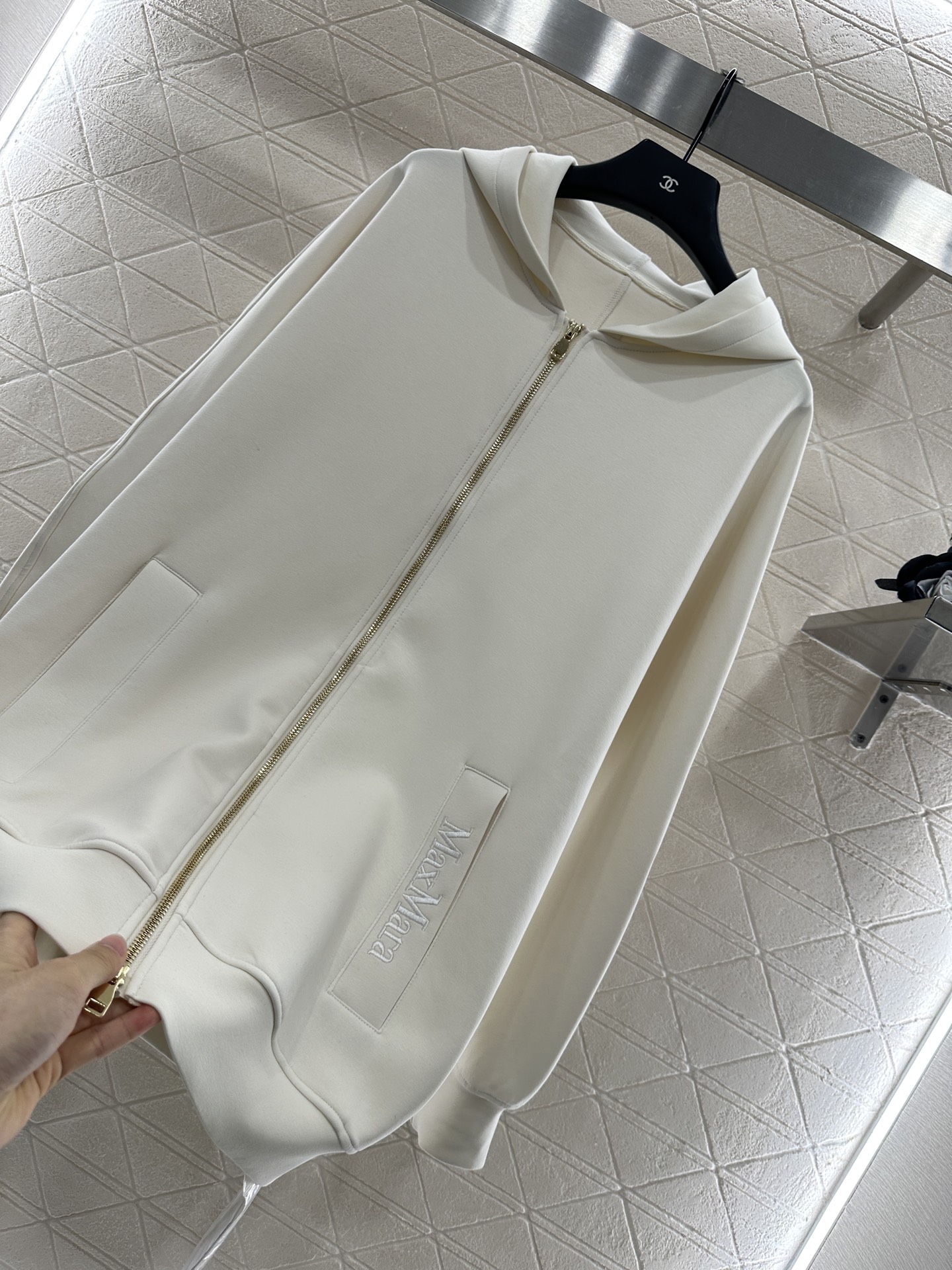 Max Mar*225 Women’s Hooded Suit: Stylish, Warm, and Comfortable with Customized Design - 图片 6