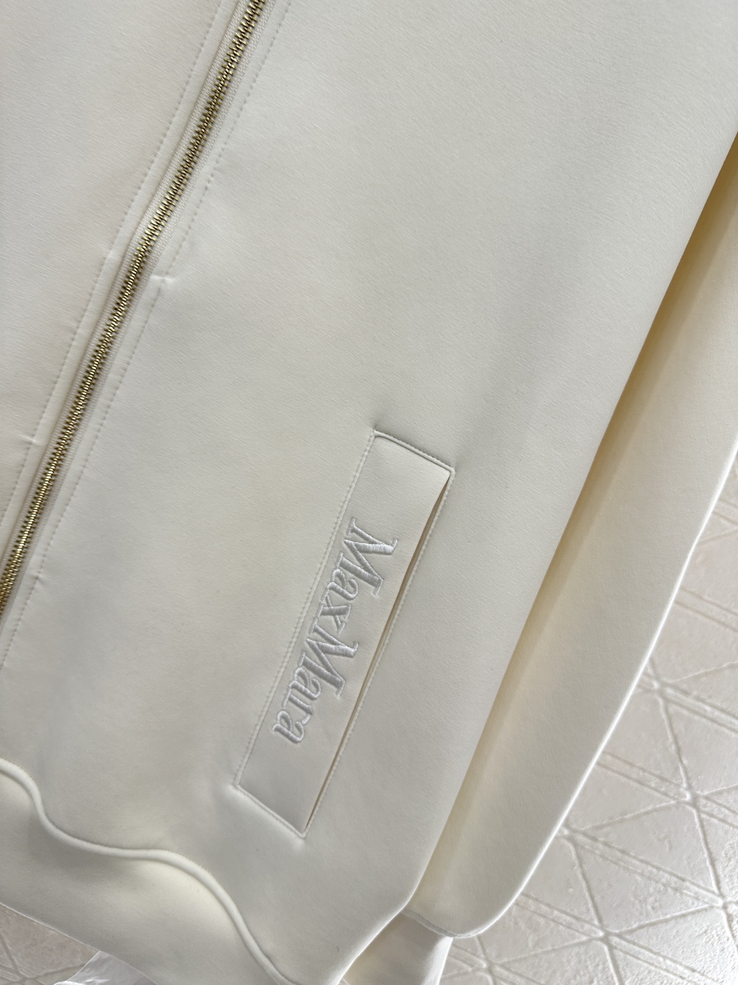 Max Mar*225 Women’s Hooded Suit: Stylish, Warm, and Comfortable with Customized Design - 图片 8