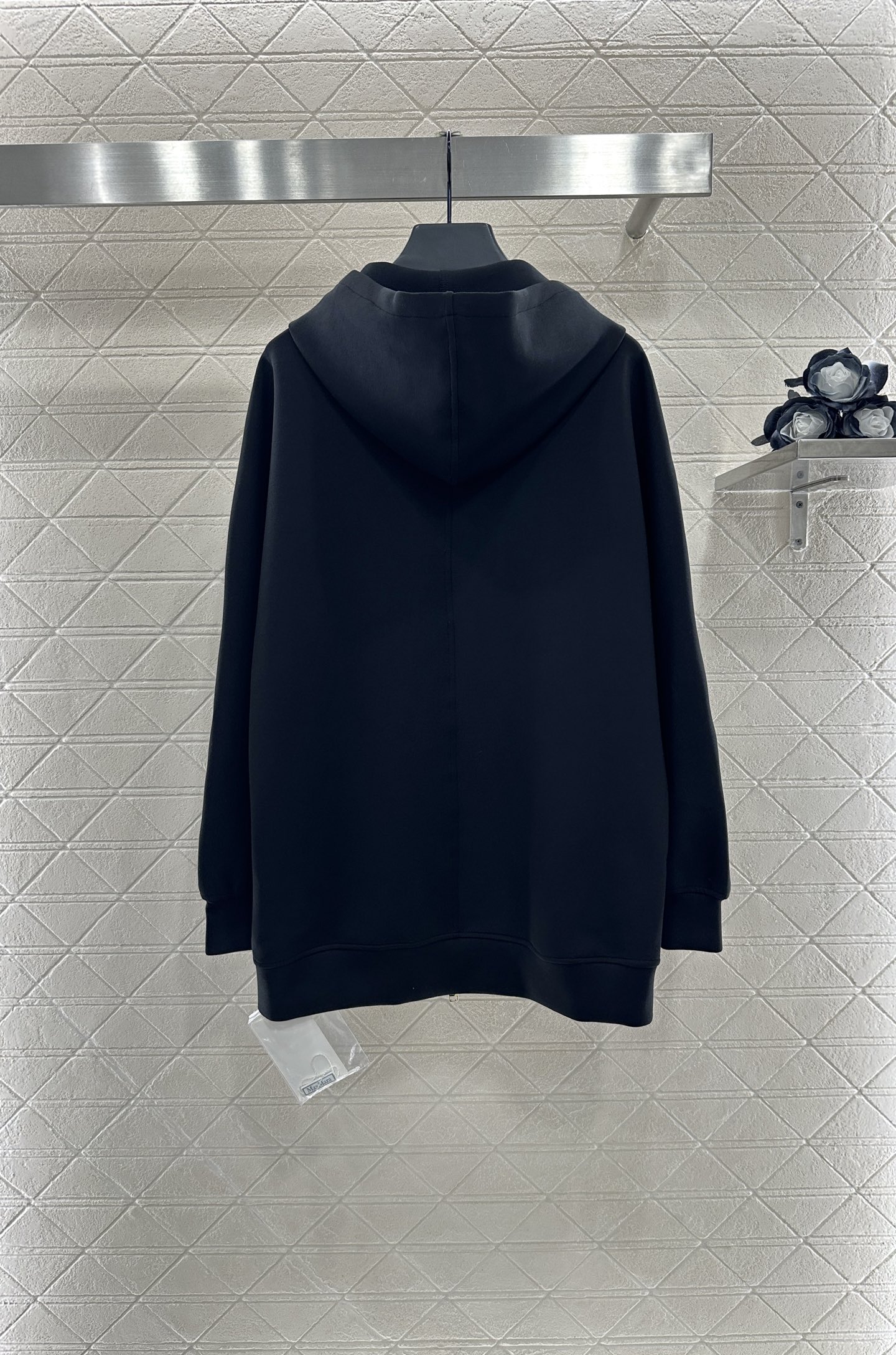 Max Mar*225 Women’s Hooded Suit: Stylish, Warm, and Customizable. - 图片 2