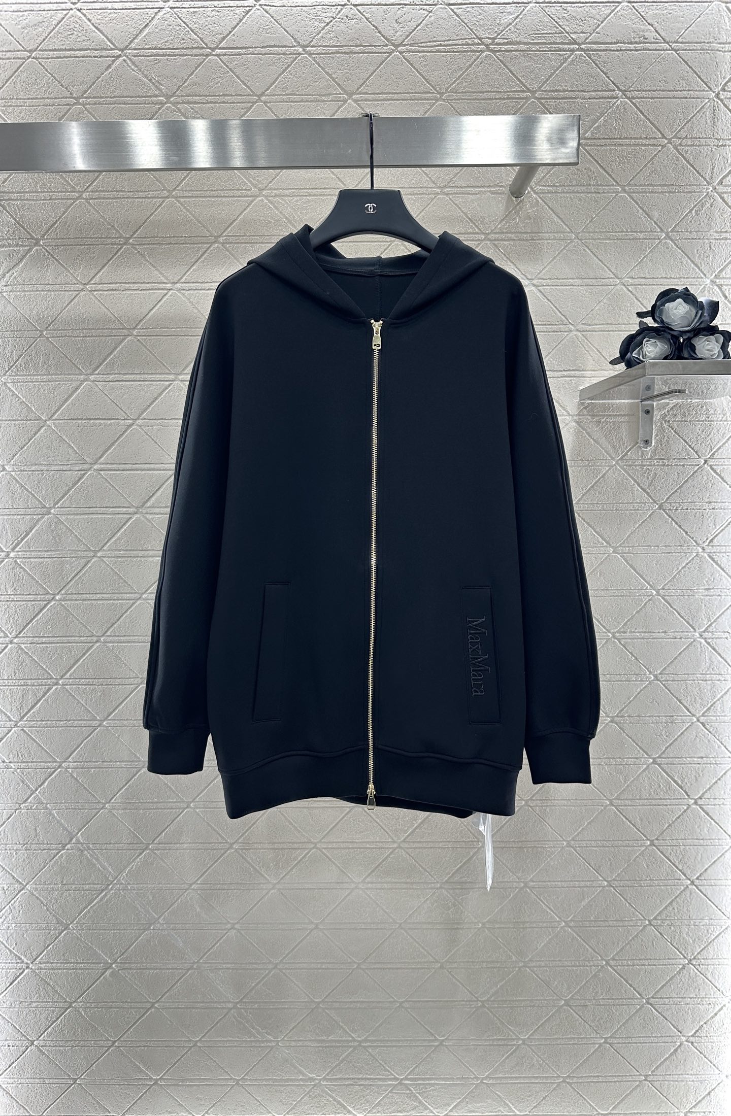 Max Mar*225 Women’s Hooded Suit: Stylish, Warm, and Customizable. - 图片 1