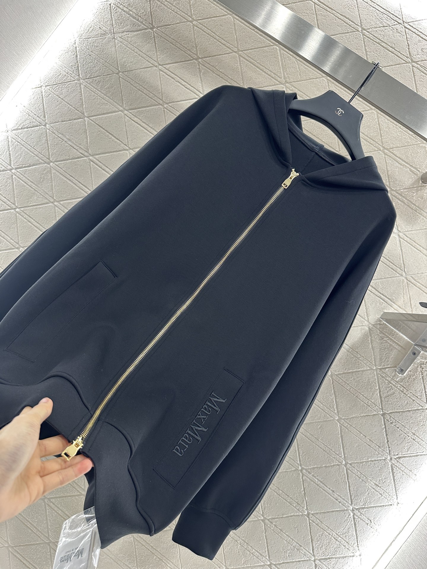 Max Mar*225 Women’s Hooded Suit: Stylish, Warm, and Customizable. - 图片 6