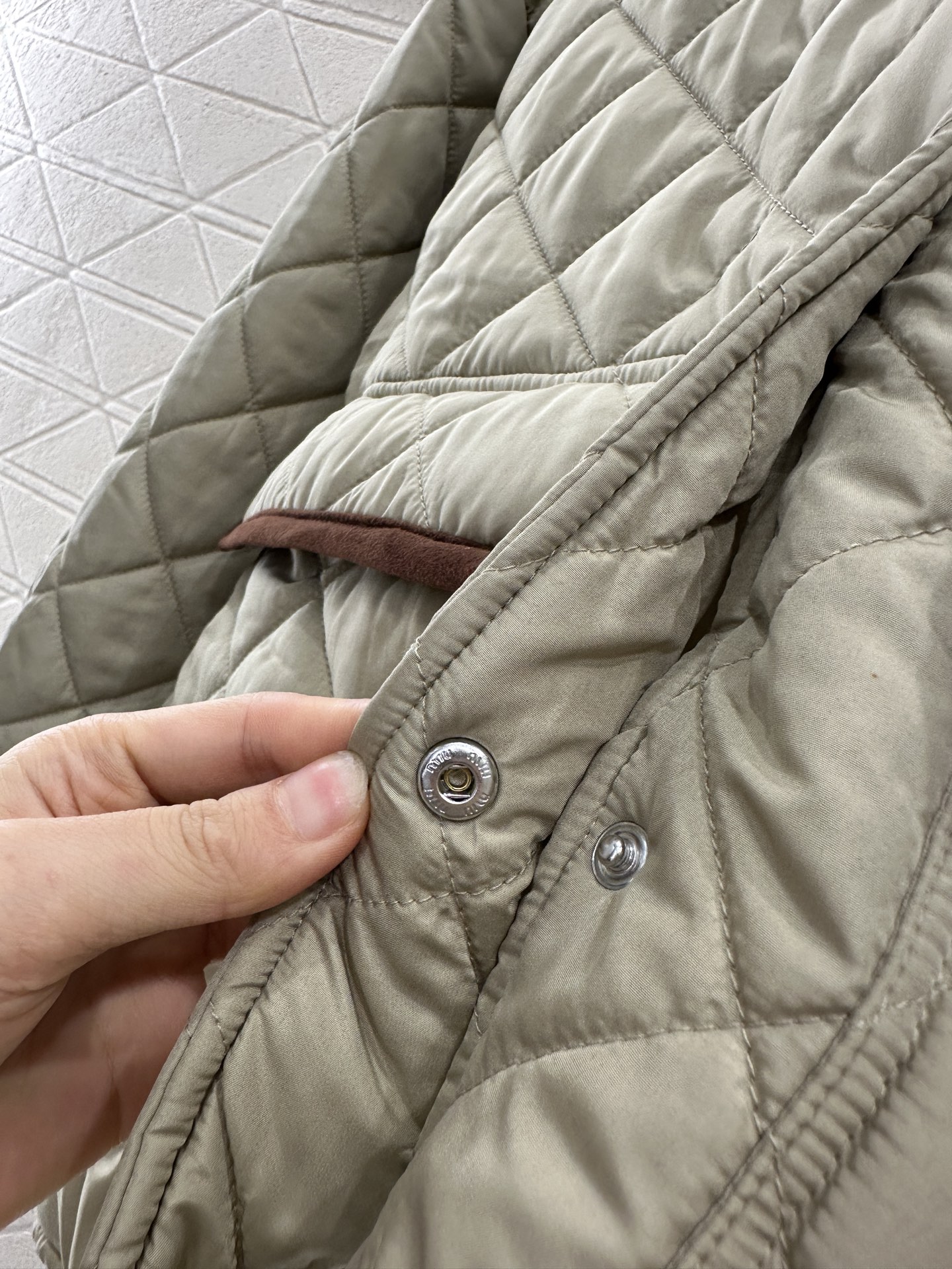 ♥Miumi*♥2025新品上架
     菱格翻领羽绒棉服
定制YB进口防风防水尼龙材质 其工艺还原 