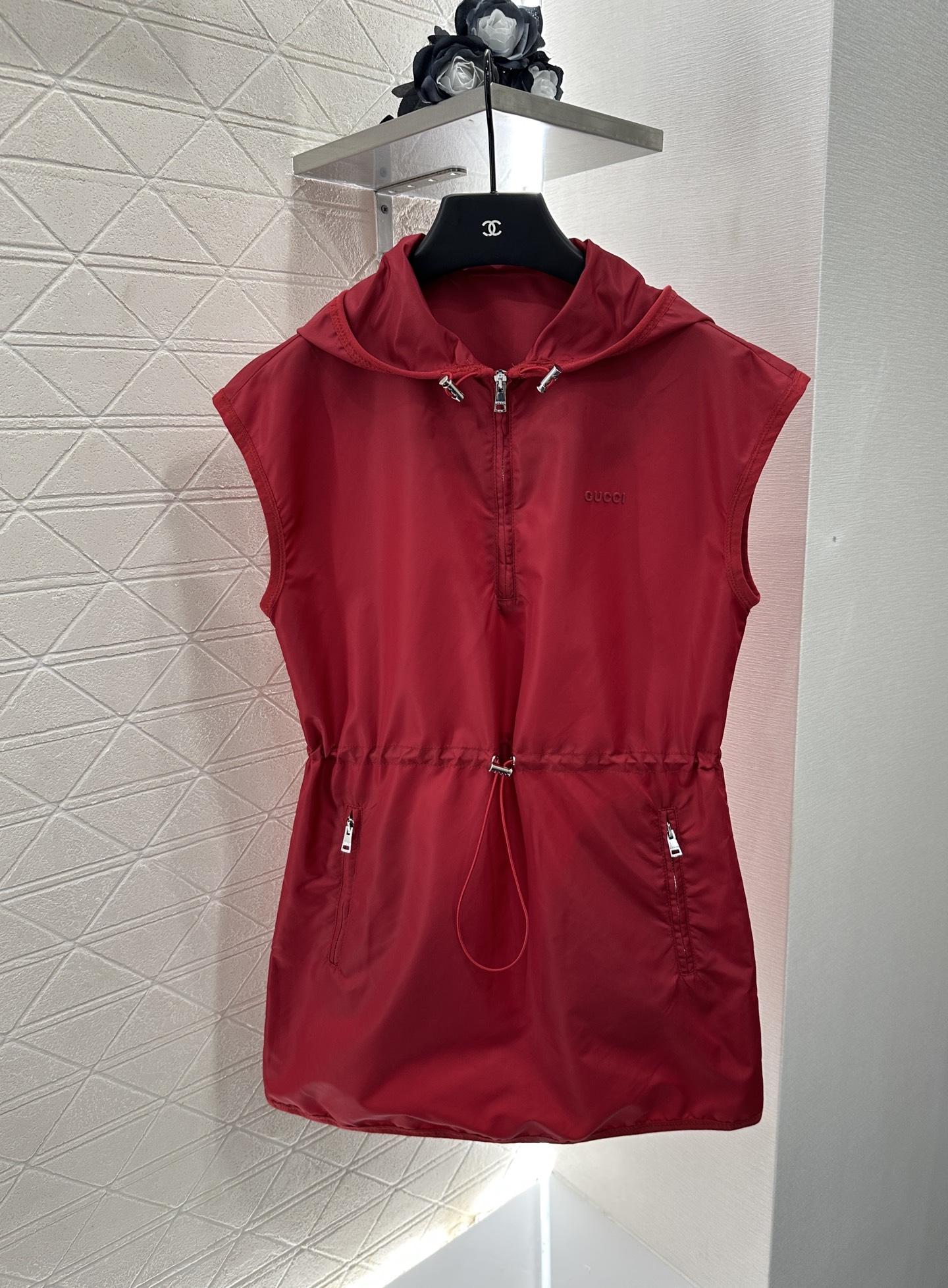“YB Import Vest: Stylish, Cozy, Customizable Nylon for Fashionable Workwear”