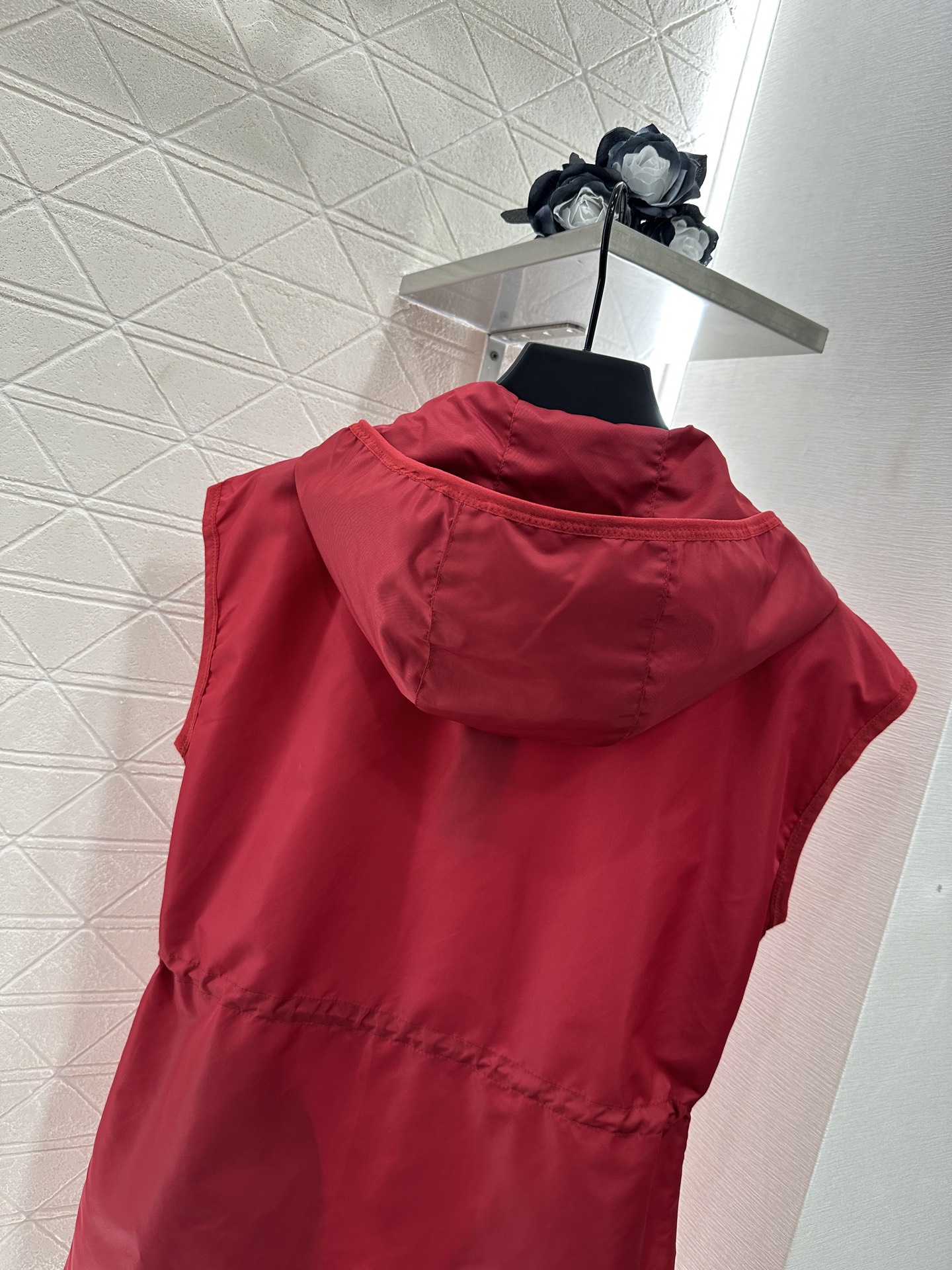 “YB Import Vest: Stylish, Cozy, Customizable Nylon for Fashionable Workwear” - 图片 4