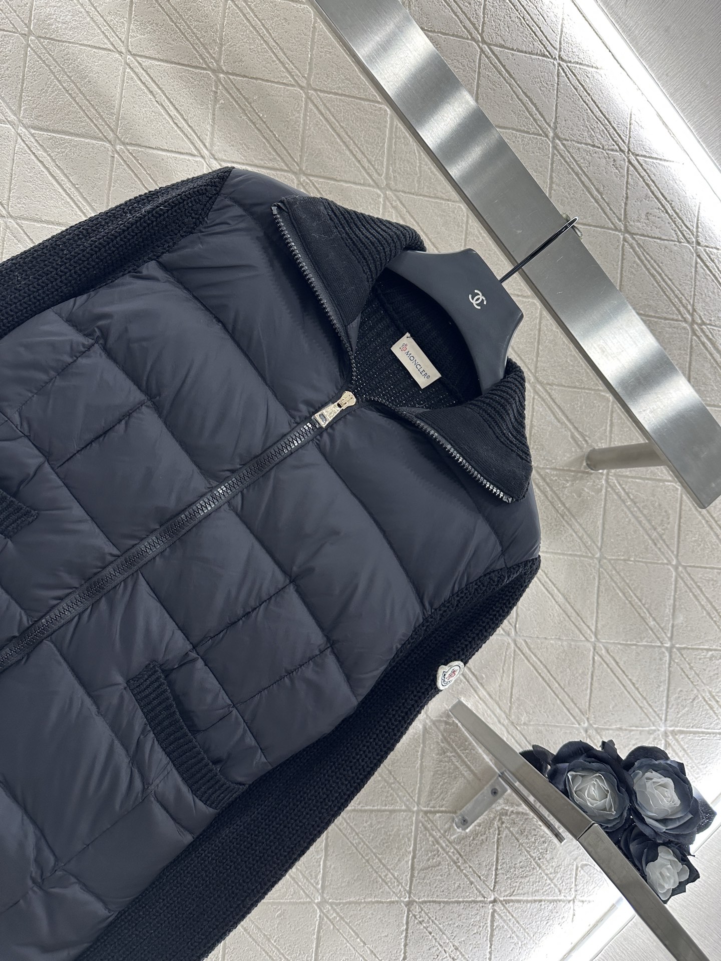 ♥Moncle*♥2025新品上架
      拼接拉链羽绒服
定制YB进口尼龙➕羊毛材质 其工艺还原 