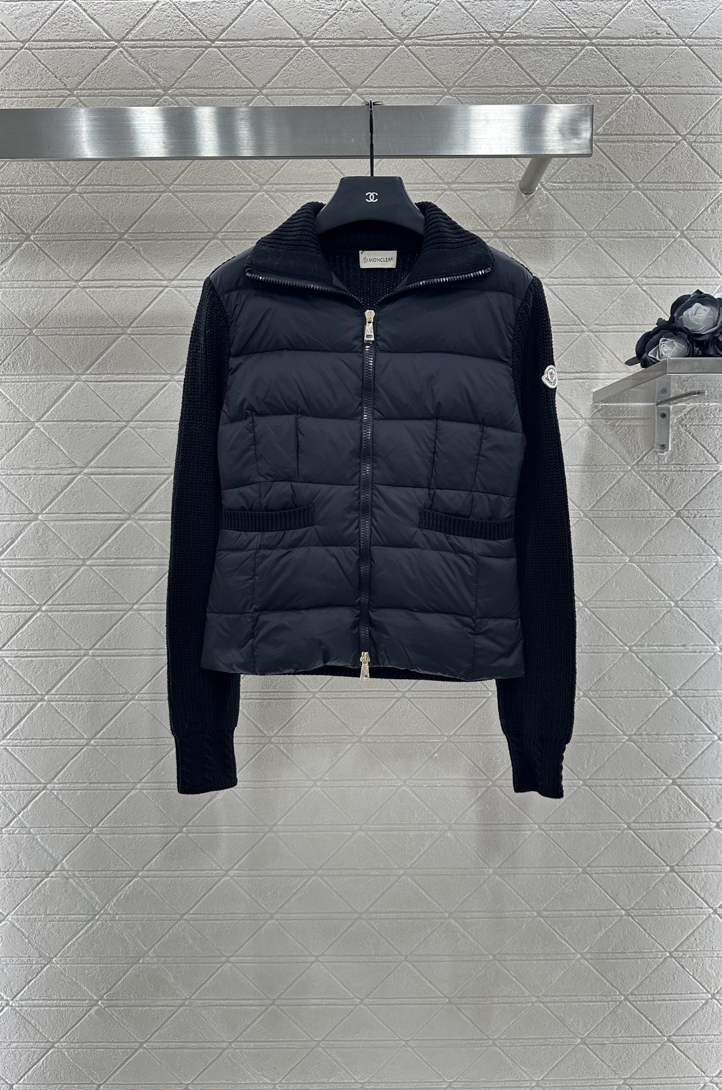 ♥Moncle*♥2025新品上架
      拼接拉链羽绒服
定制YB进口尼龙➕羊毛材质 其工艺还原 